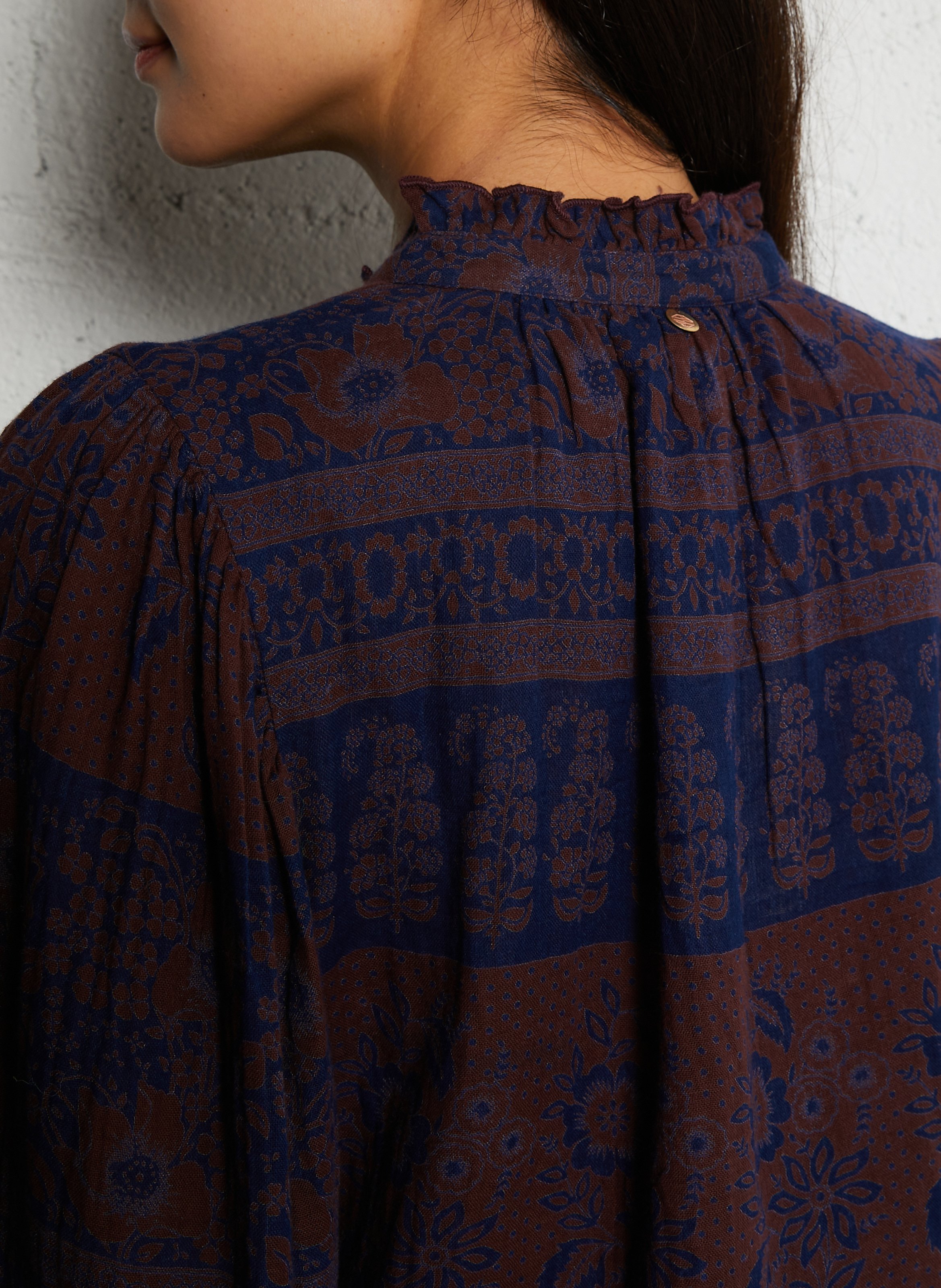 Bluse mit viktorianischem Kragen und bedrucktem Baumwollstoff ANTIK BATIK Pflaume