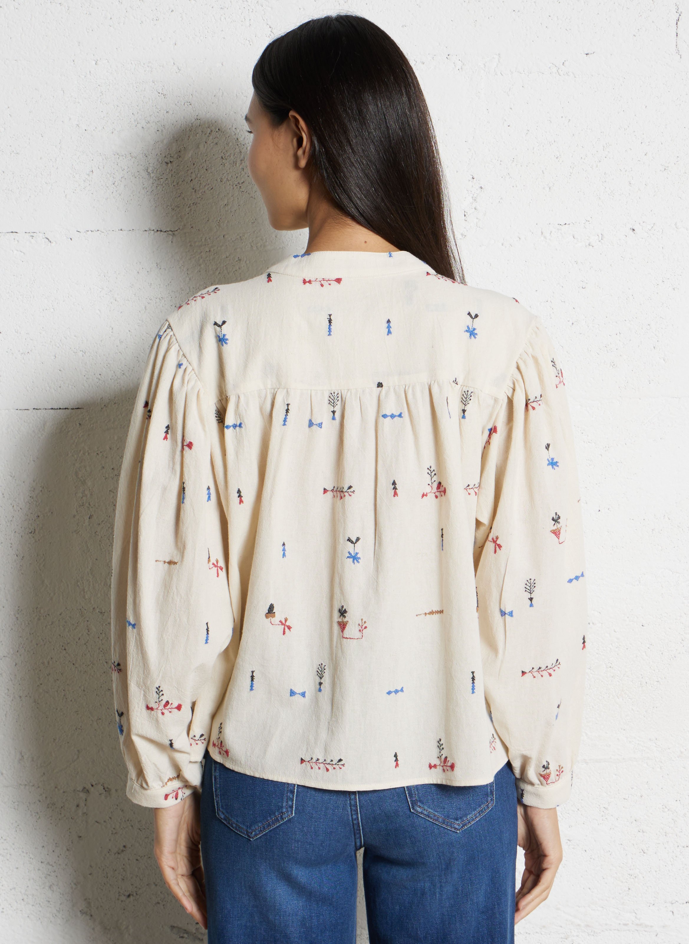 Rundhalsausschnitt-Bluse mit ausgestelltem Schnitt und Mustern TINSELS Weiss