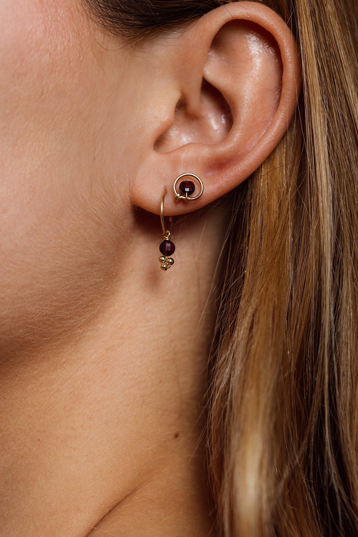 Gaia hoop earrings - garnet YAY Golden