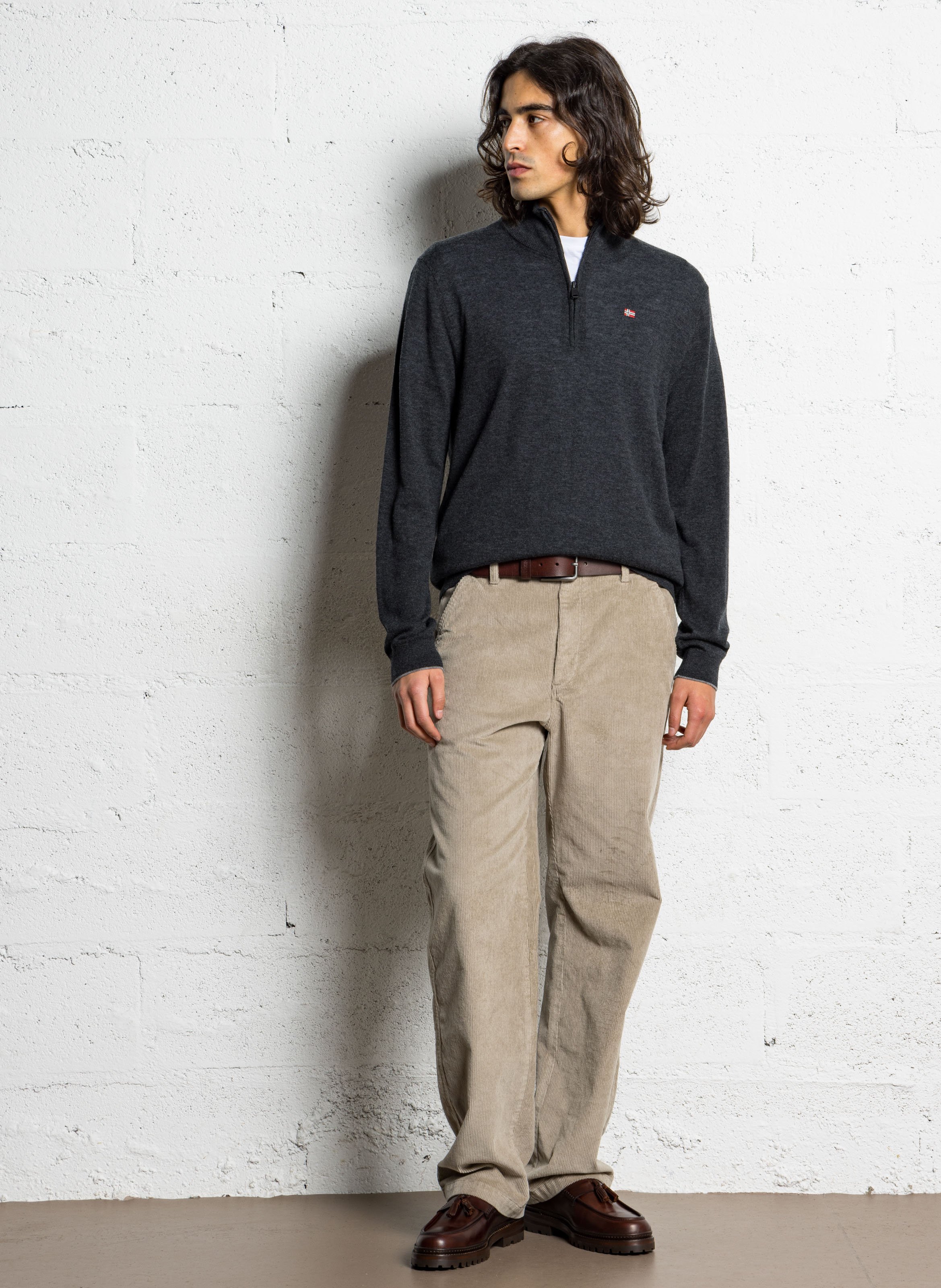 Rechte trui met opstaande kraag en geborduurd in wol NAPAPIJRI Grijs