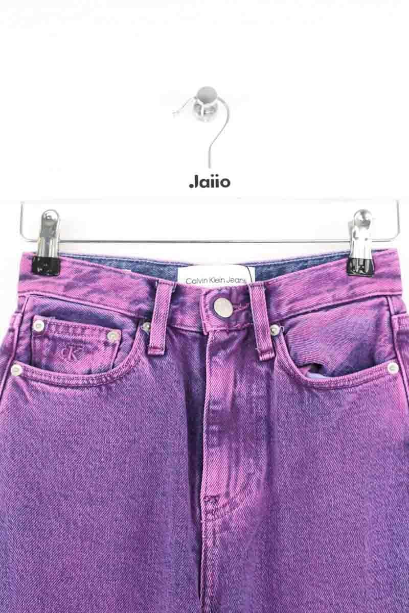 - Straight-leg jeans
- 5 pockets
- Straight cut
- Faded effect CALVIN KLEIN - Seconde Main Purple