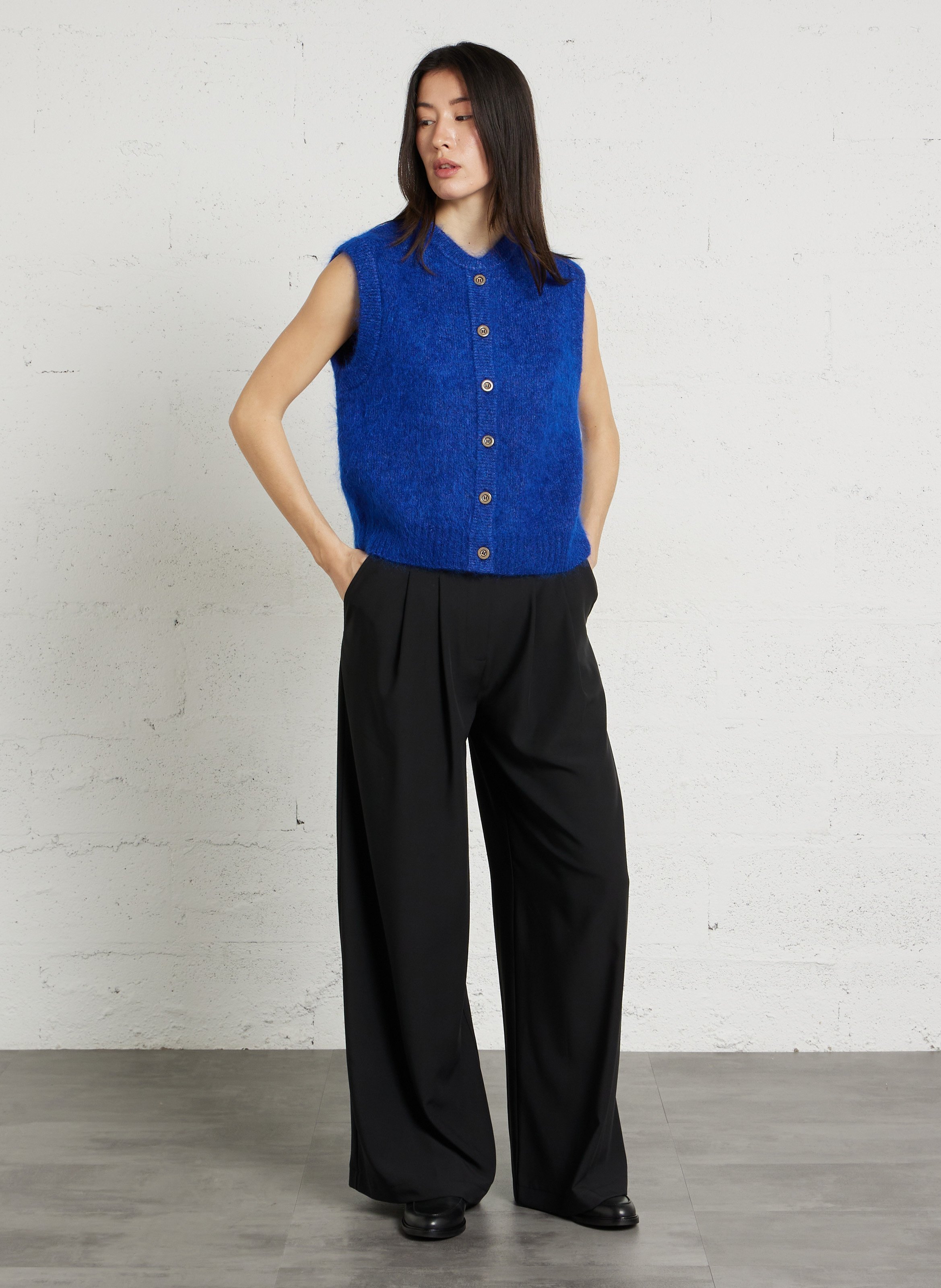 <p>Uni palazzo broek met plooien</p> PLEASE Zwart