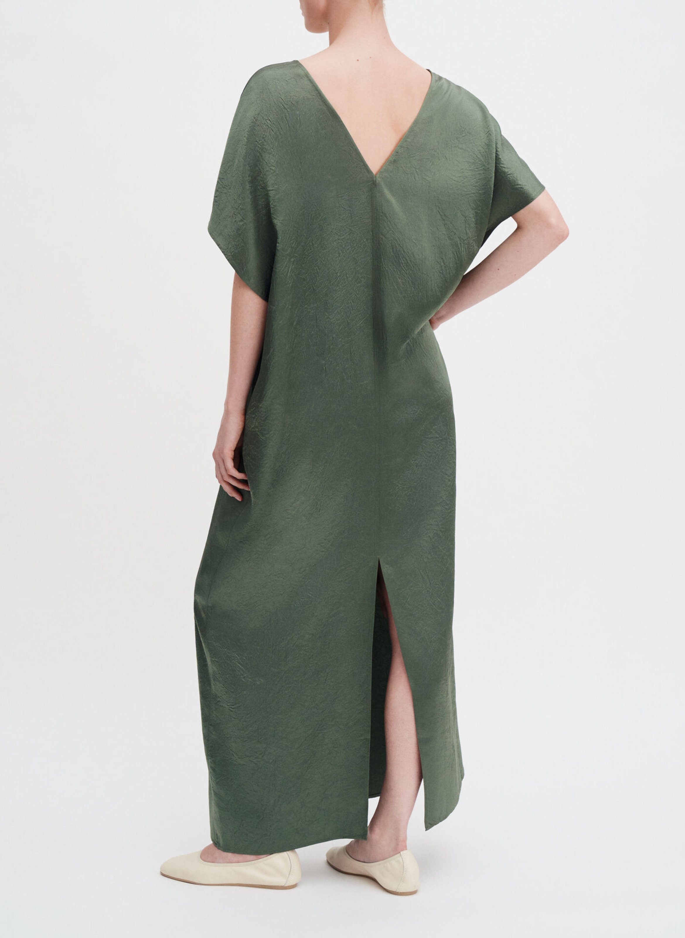 Vestido largo holgado de cuello en V liso FILIPPA K Verde