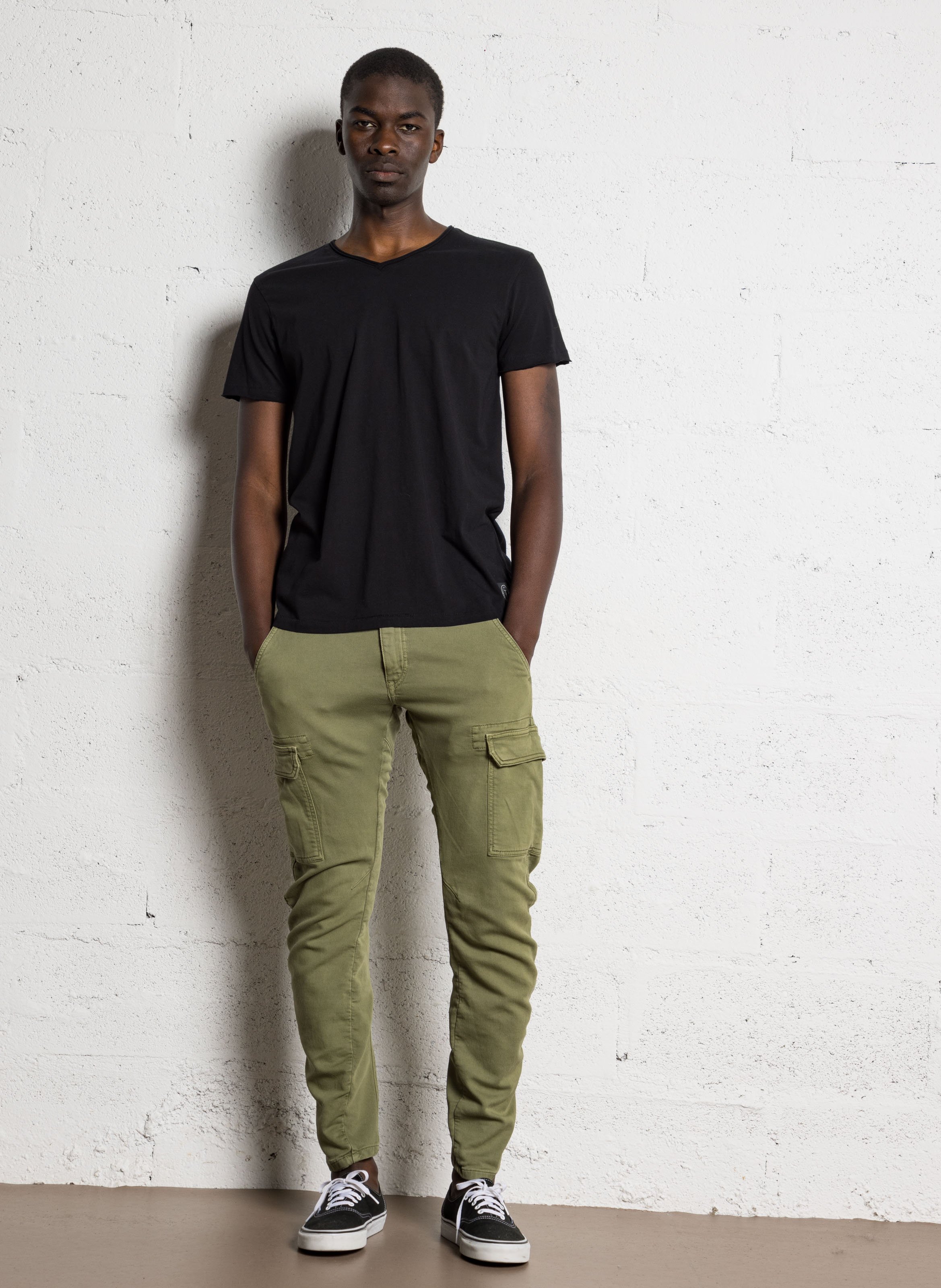 T-shirt dritta con scollo a V arrotolata in cotone LE TEMPS DES CERISES Nero