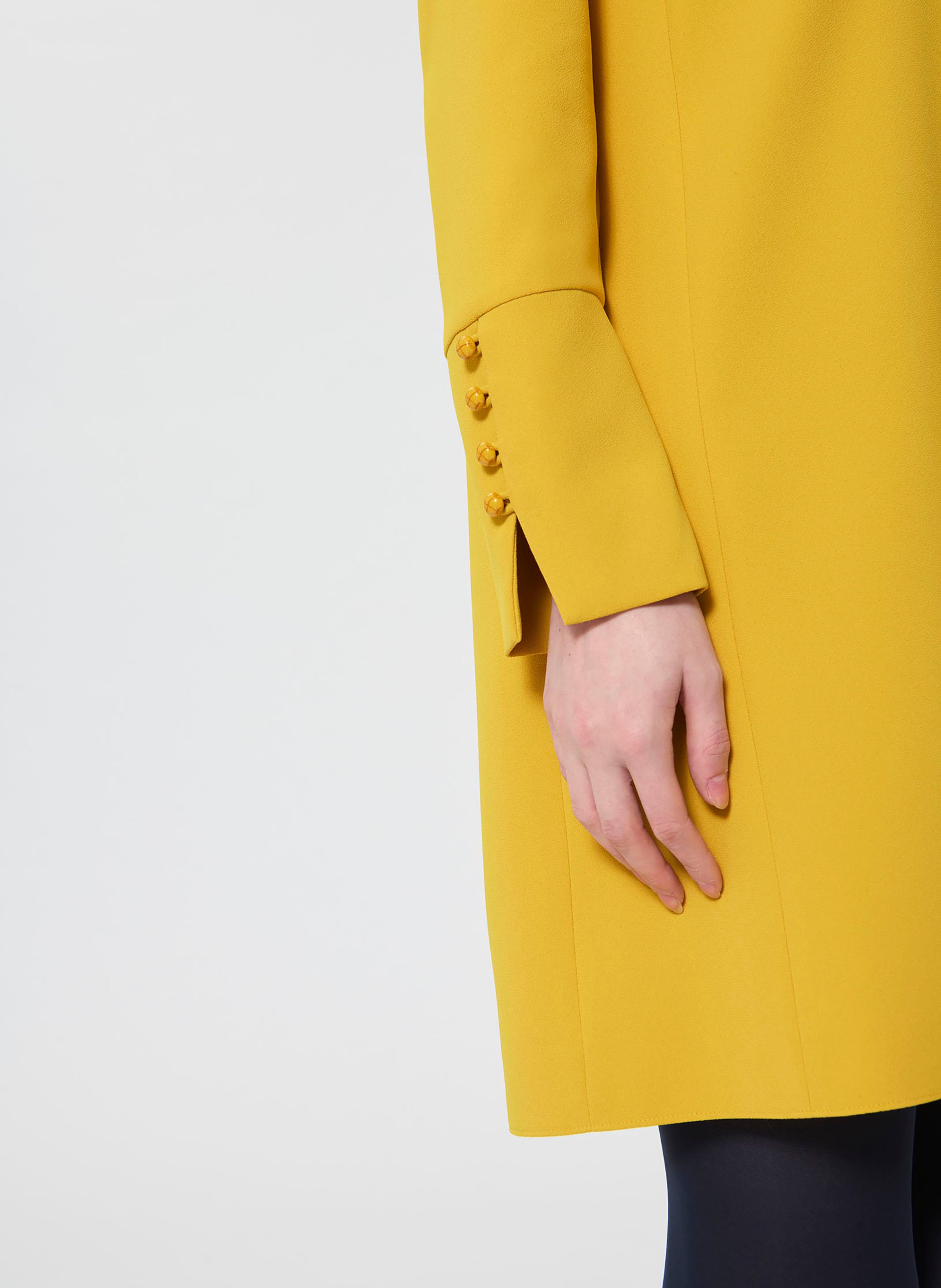 Korte, rechte jurk van effen stof Geel