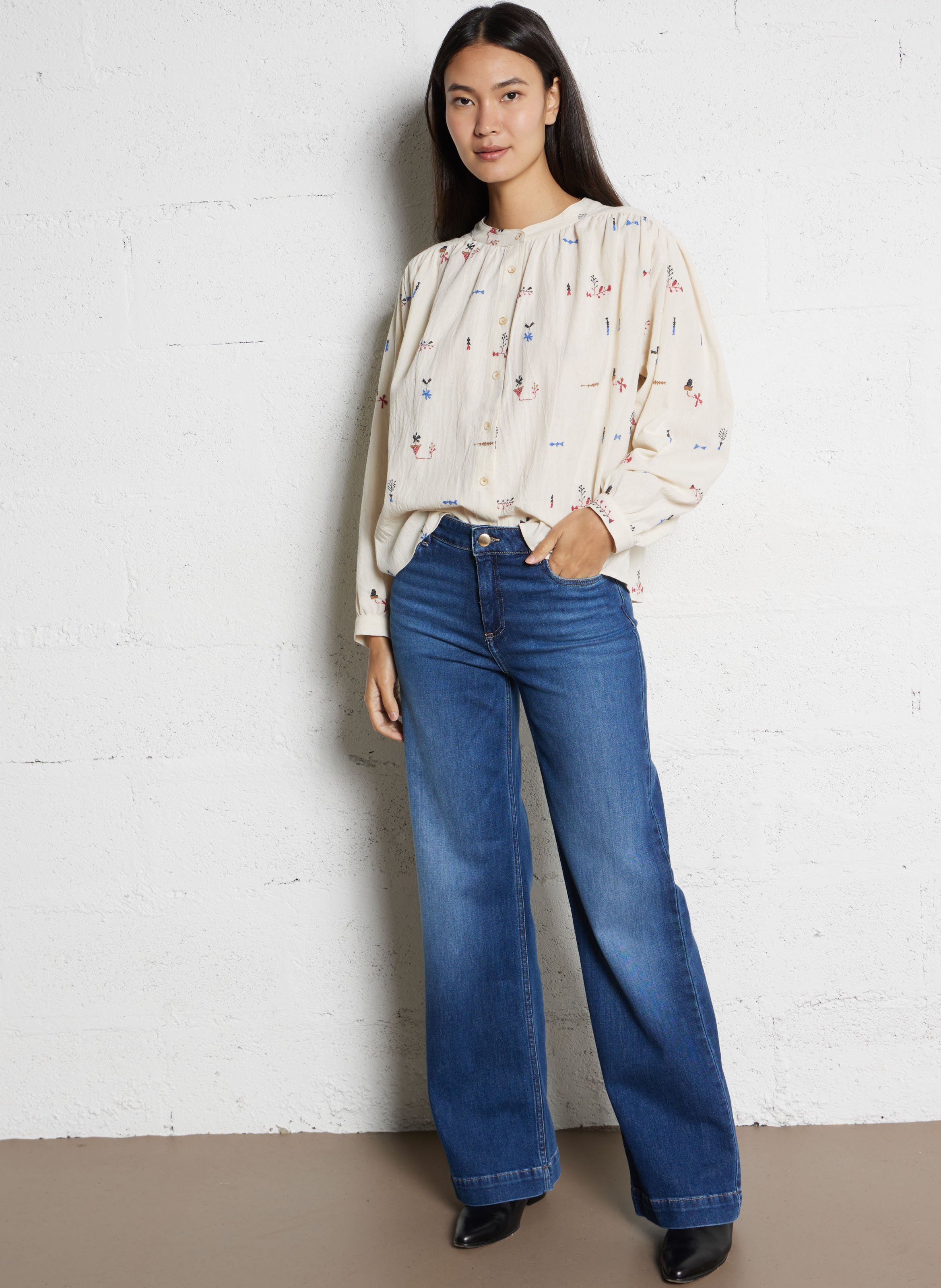 Rundhalsausschnitt-Bluse mit ausgestelltem Schnitt und Mustern TINSELS Weiss