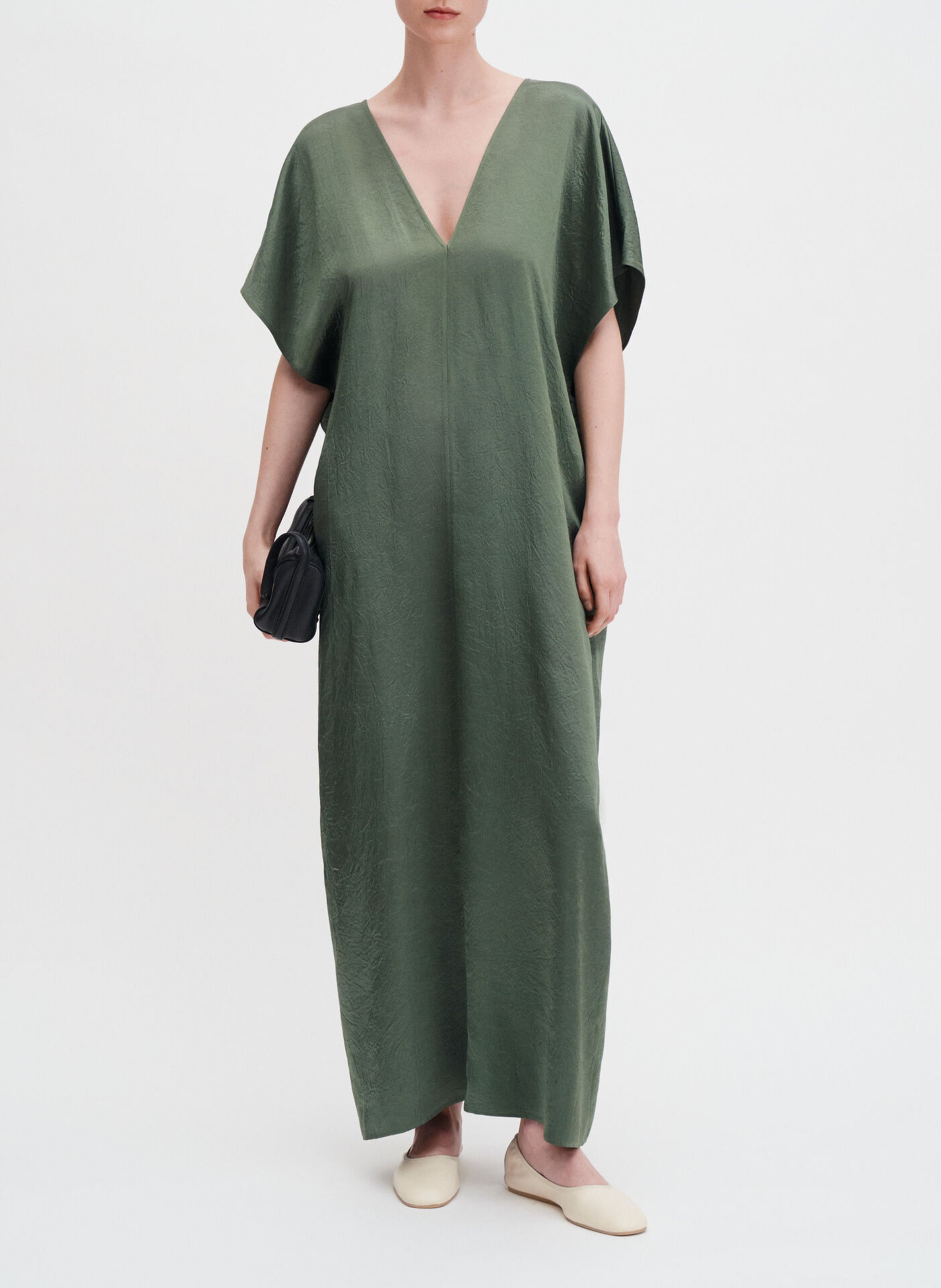 Vestido largo holgado de cuello en V liso FILIPPA K Verde