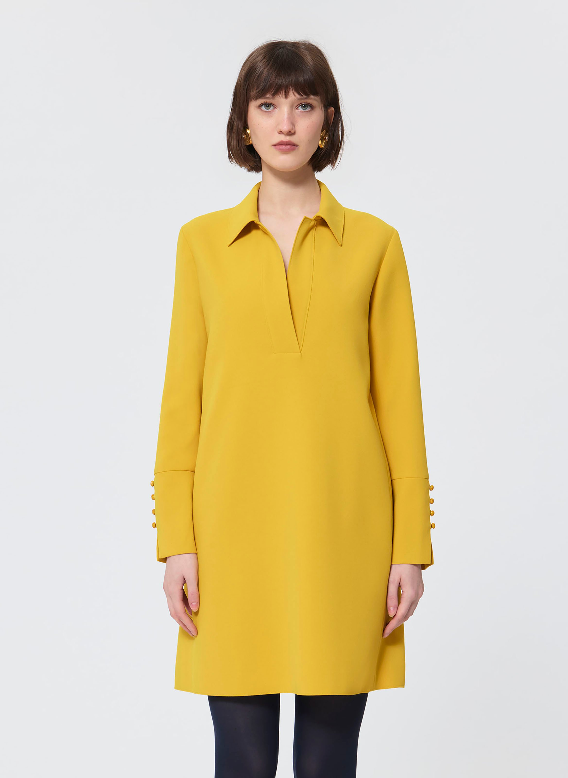 Korte, rechte jurk van effen stof Geel