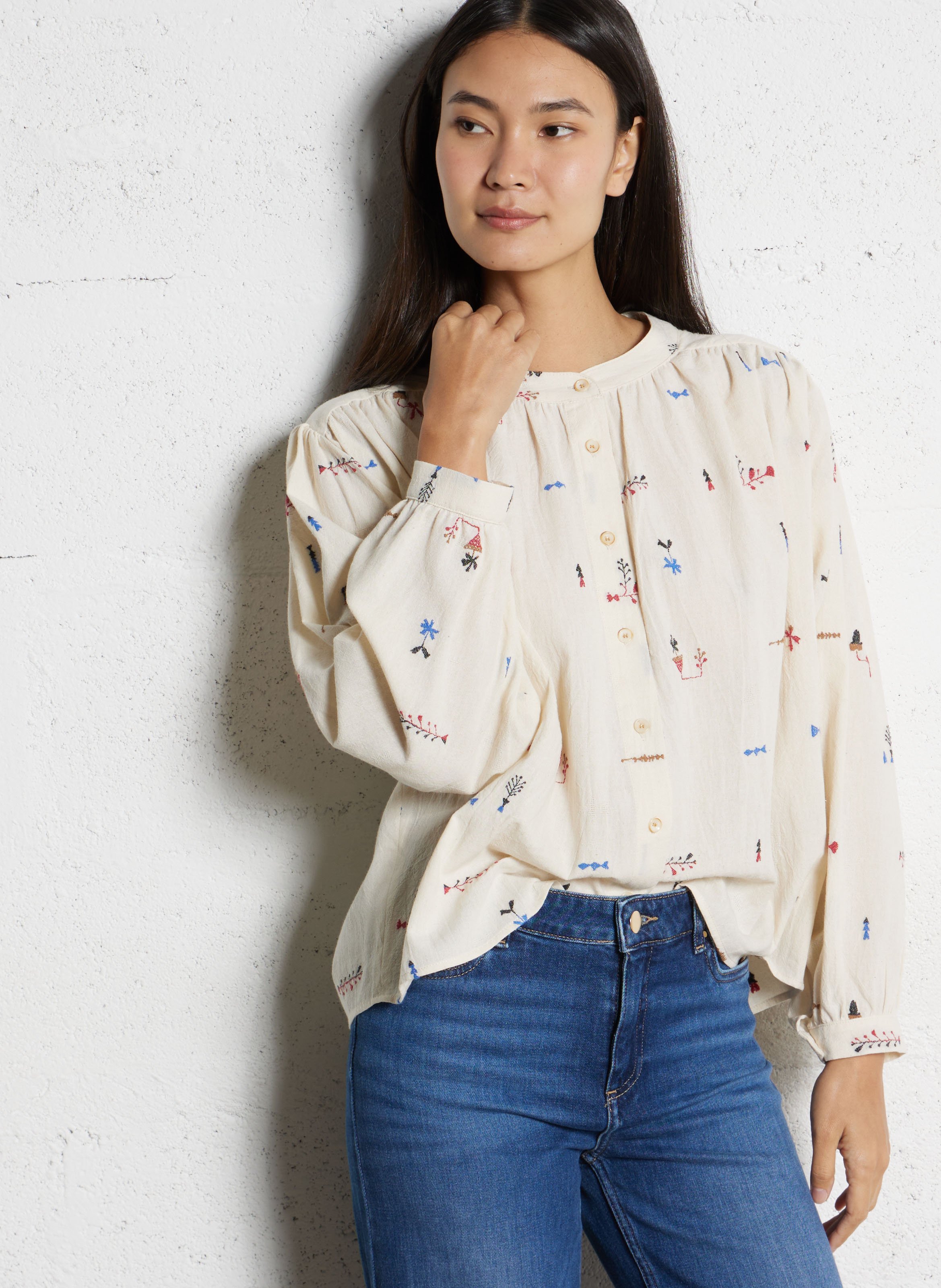 Rundhalsausschnitt-Bluse mit ausgestelltem Schnitt und Mustern TINSELS Weiss