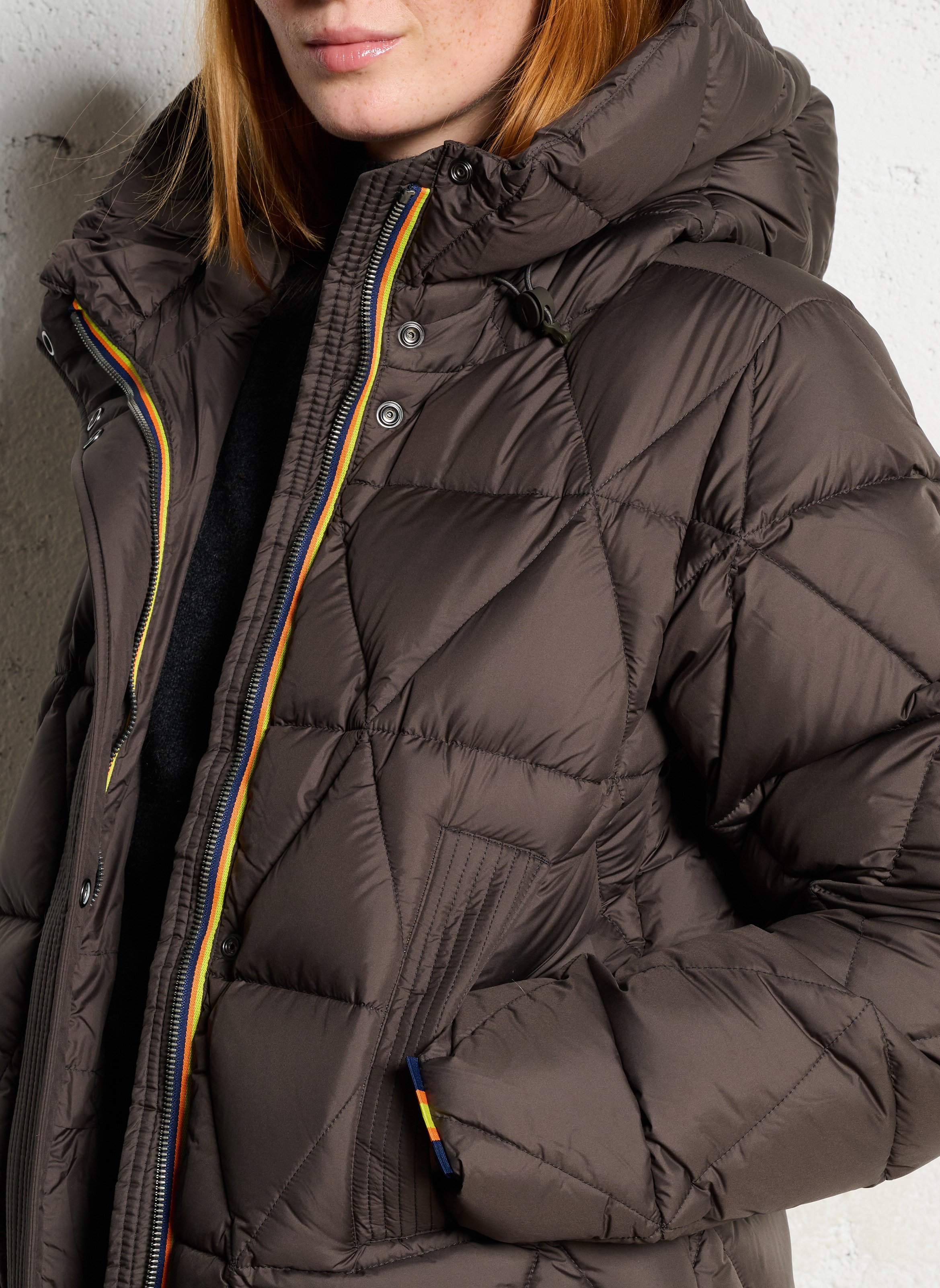 Gerade geschnittene Steppjacke mit Stehkragen und Kapuze K-WAY Grun