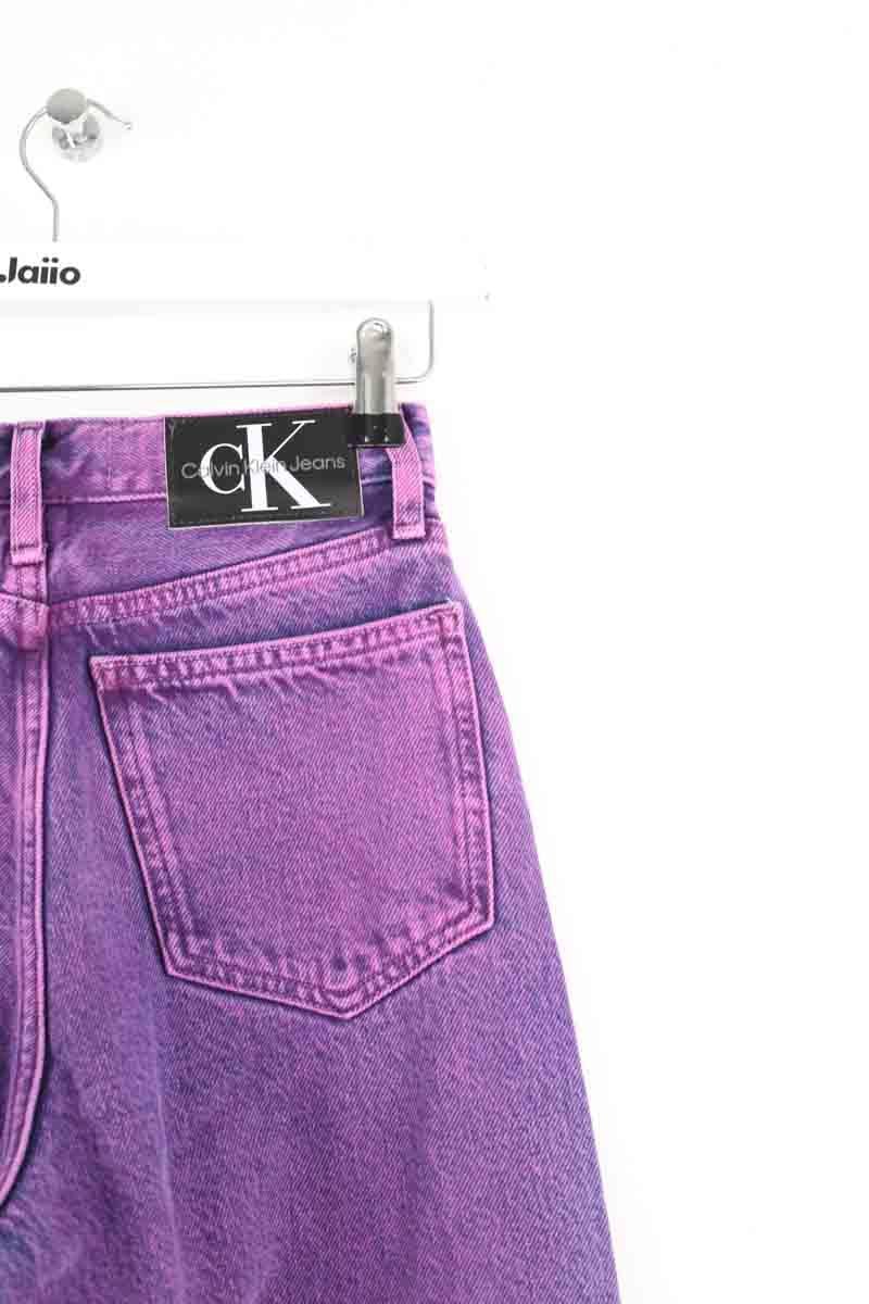- Straight-leg jeans
- 5 pockets
- Straight cut
- Faded effect CALVIN KLEIN - Seconde Main Purple