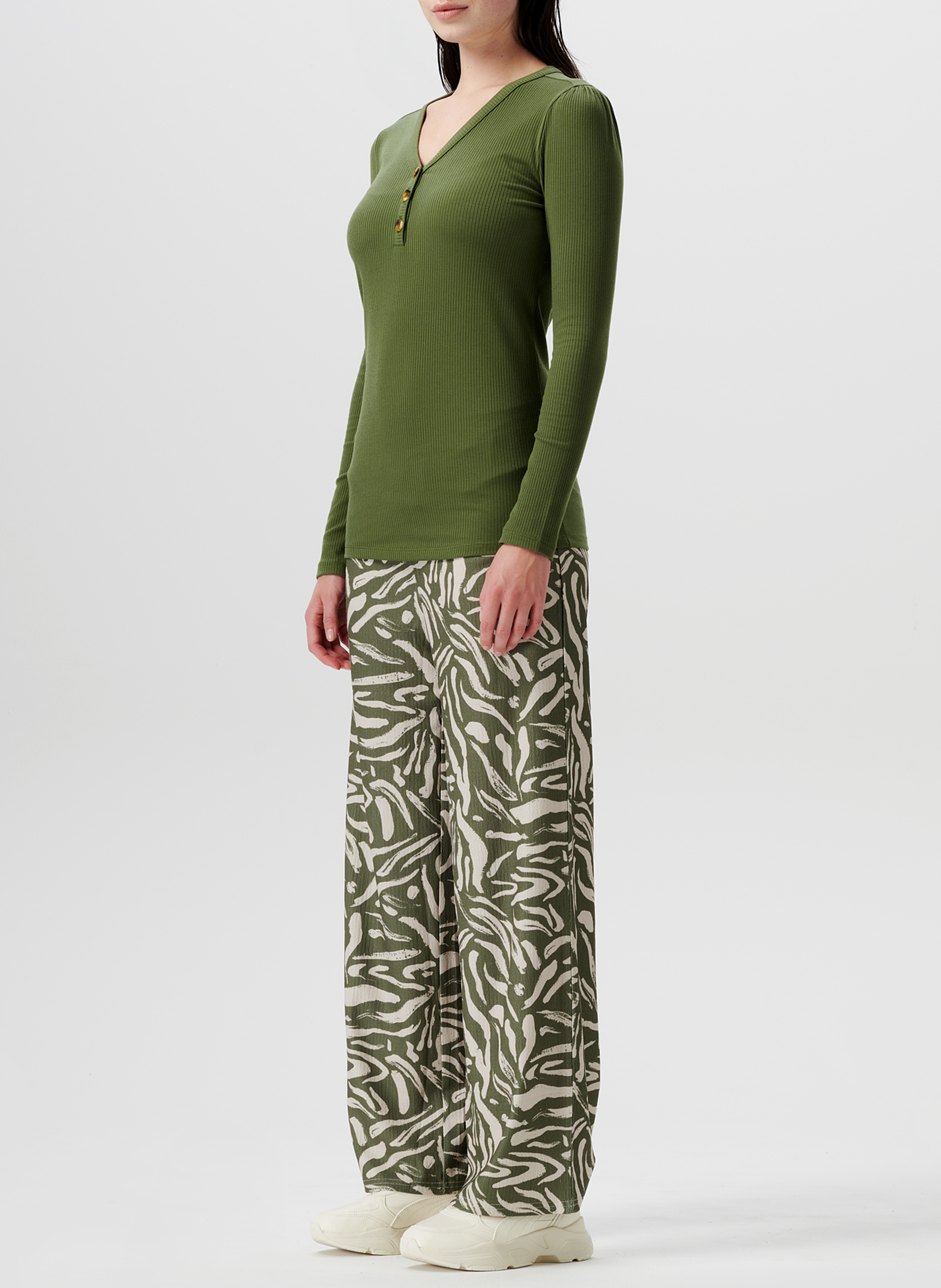 Pull à col V de grossesse SUPERMOM Kaki