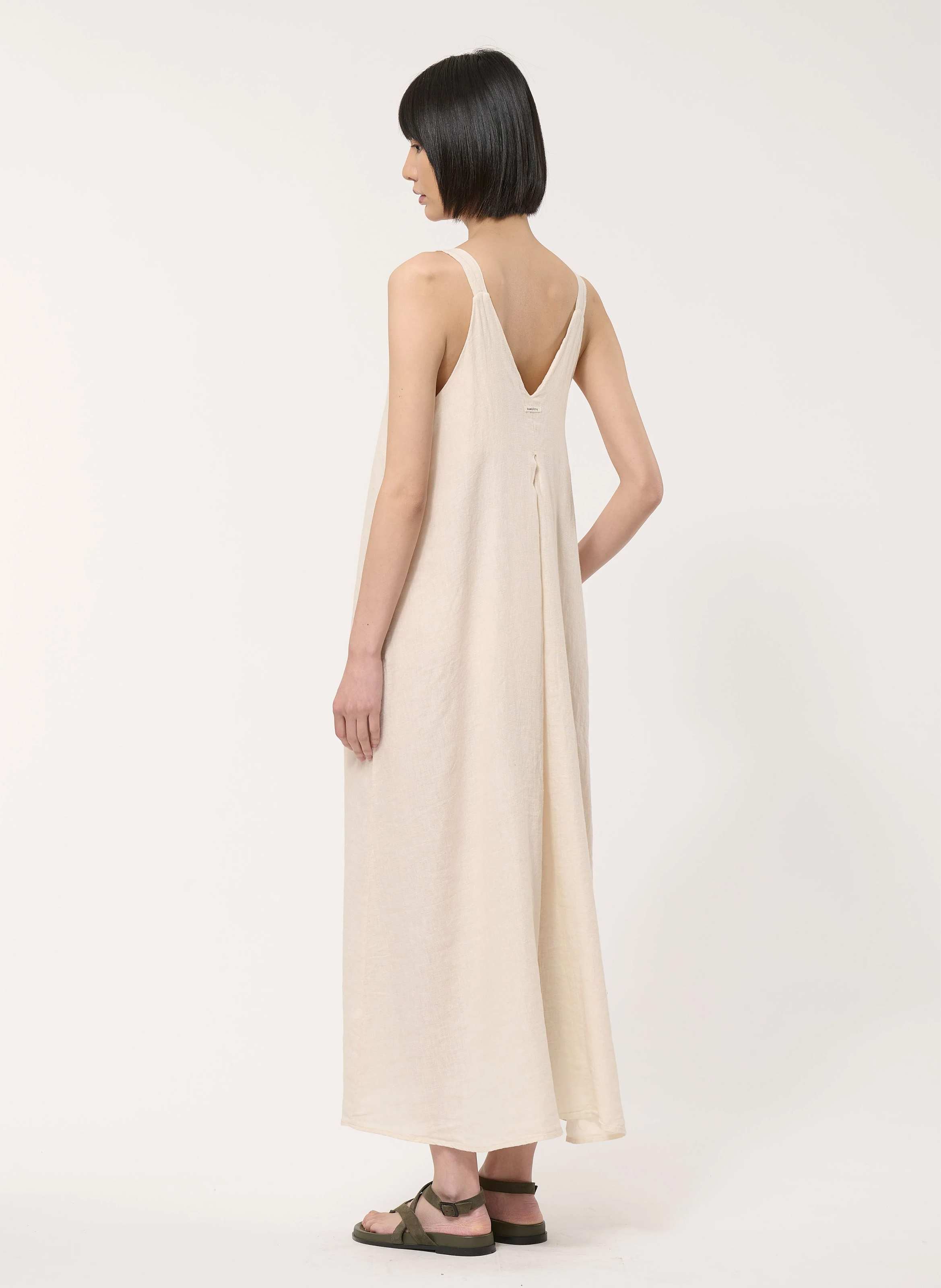 Robe longue col V en lin HUMILITY Beige