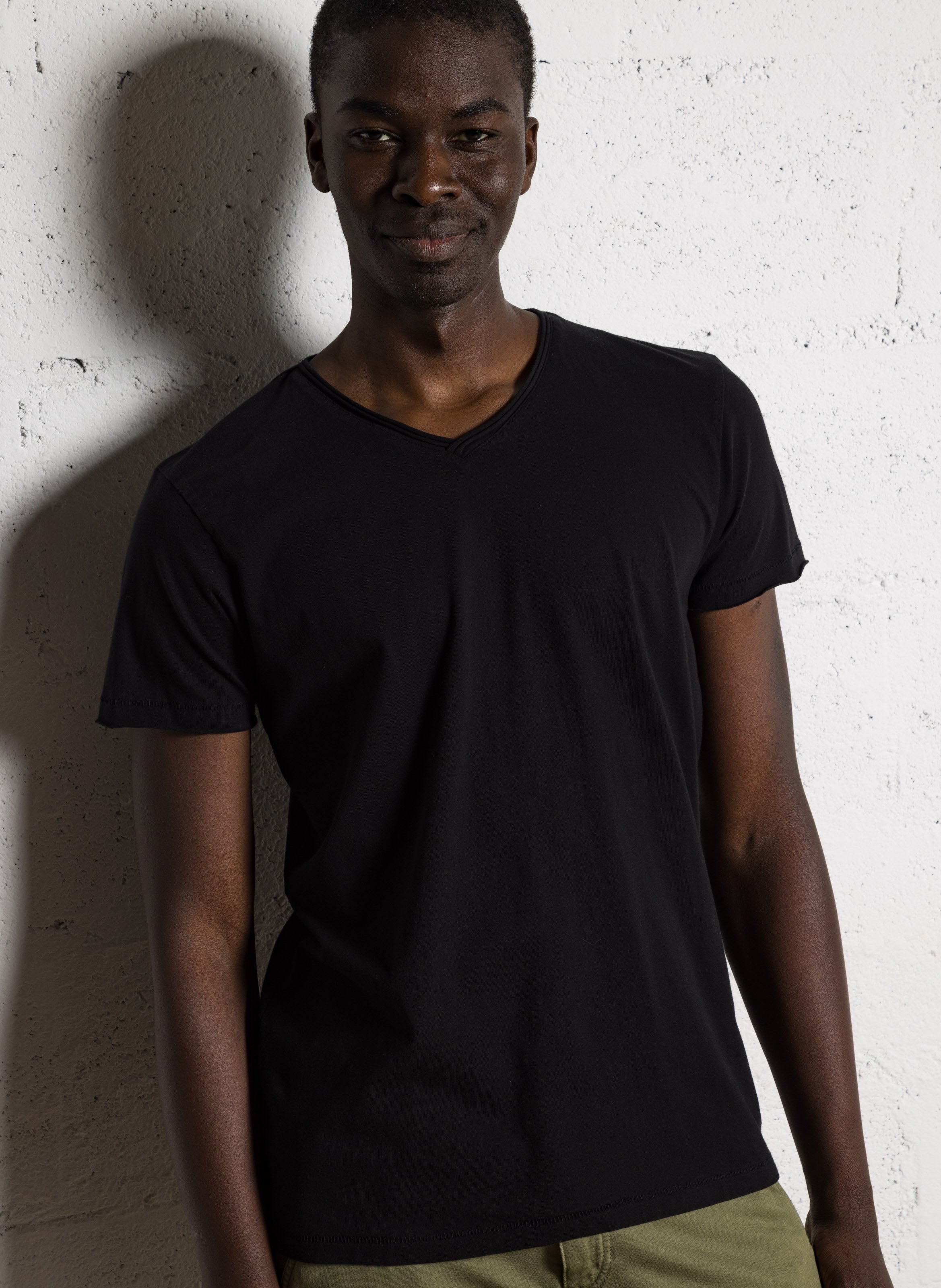 Straight-cut rolled V-neck cotton T-shirt LE TEMPS DES CERISES