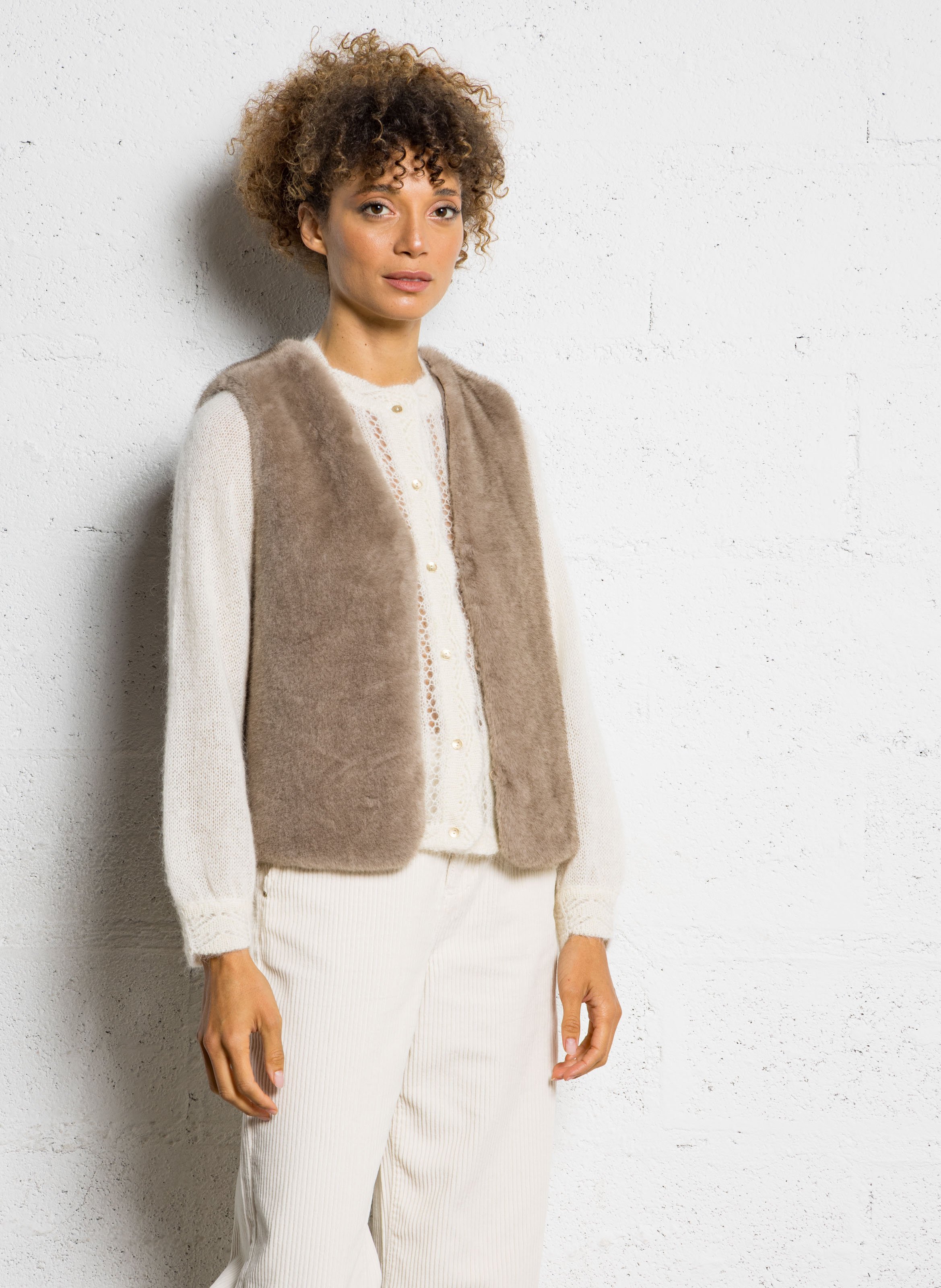 Gilet droit col rond ajouré en mohair et alpaga mélangés SUD EXPRESS Blanc