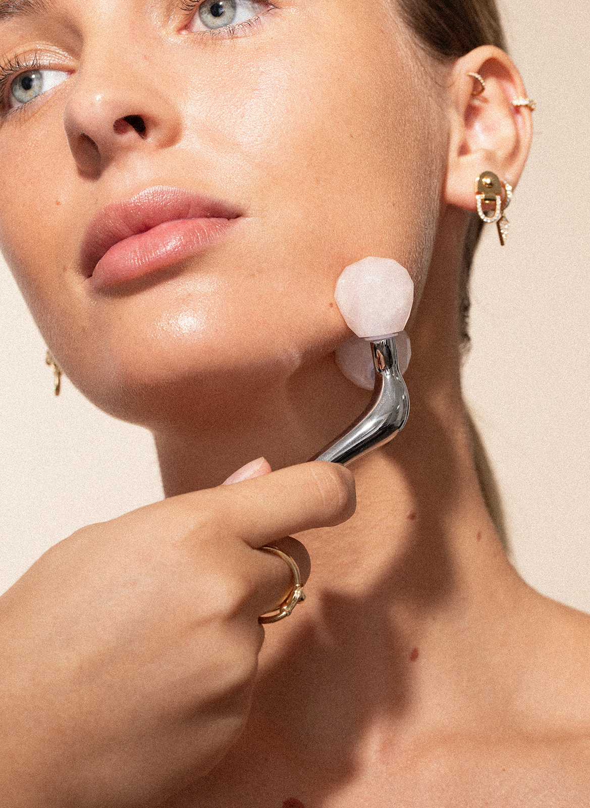 Roller V liftant visage en Quartz Rose HOLIDERMIE No color