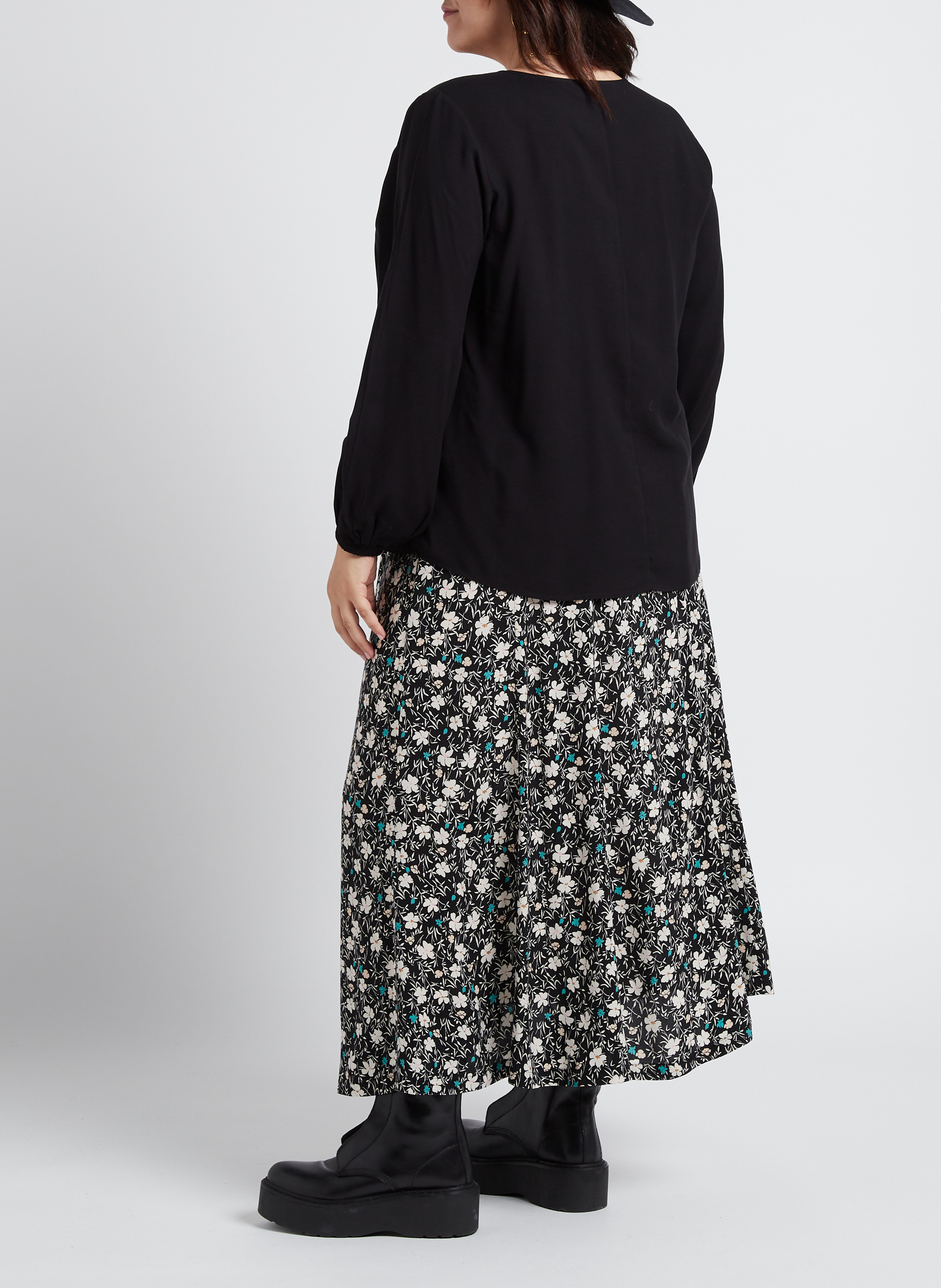 Fluid printed V-neck top EVOKED Black