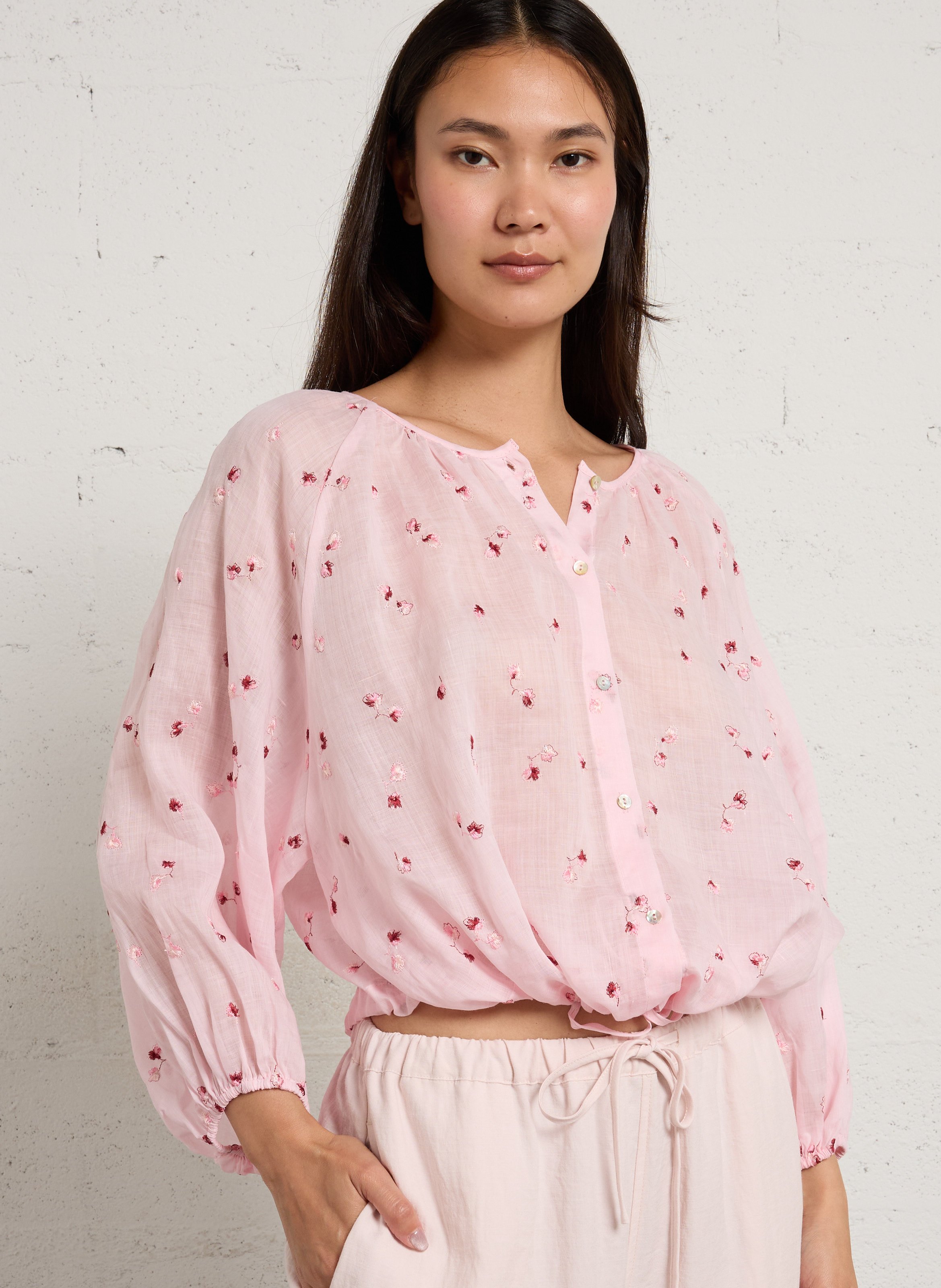 Blouse droite à détails brodés JC SOPHIE