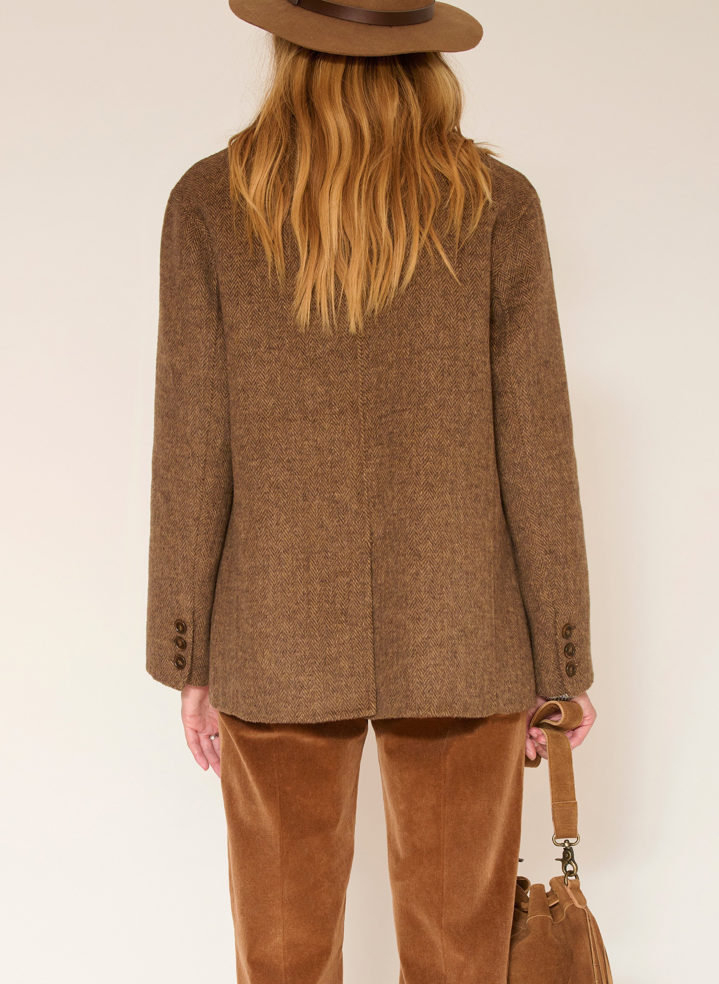 Weiter Mantel mit Chevron-Muster und Revers aus Wollmischung. MKT Braun