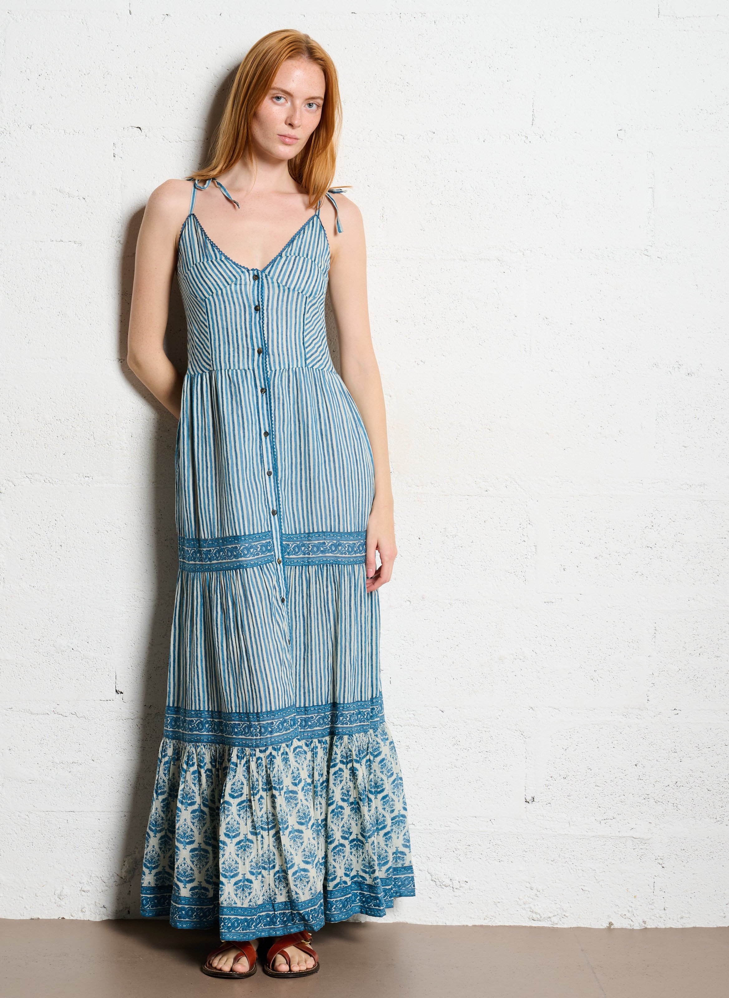 Gestreiftes Maxikleid aus Baumwolle mit V-Ausschnitt MAISON HOTEL Blau