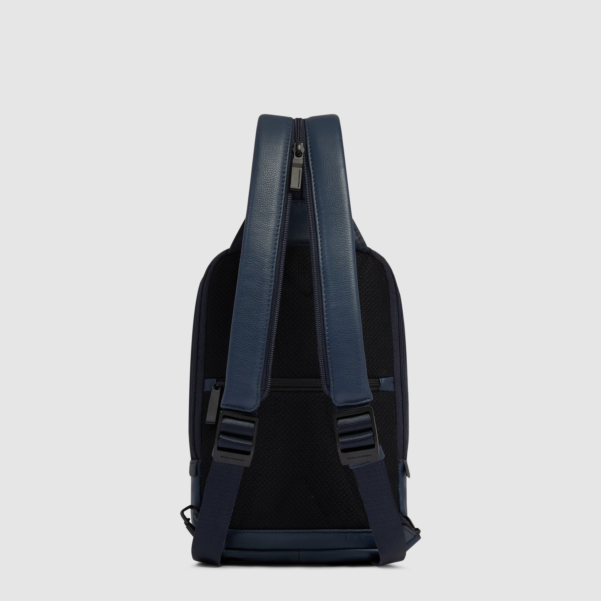 Convertible chest bag into backpack Blue
