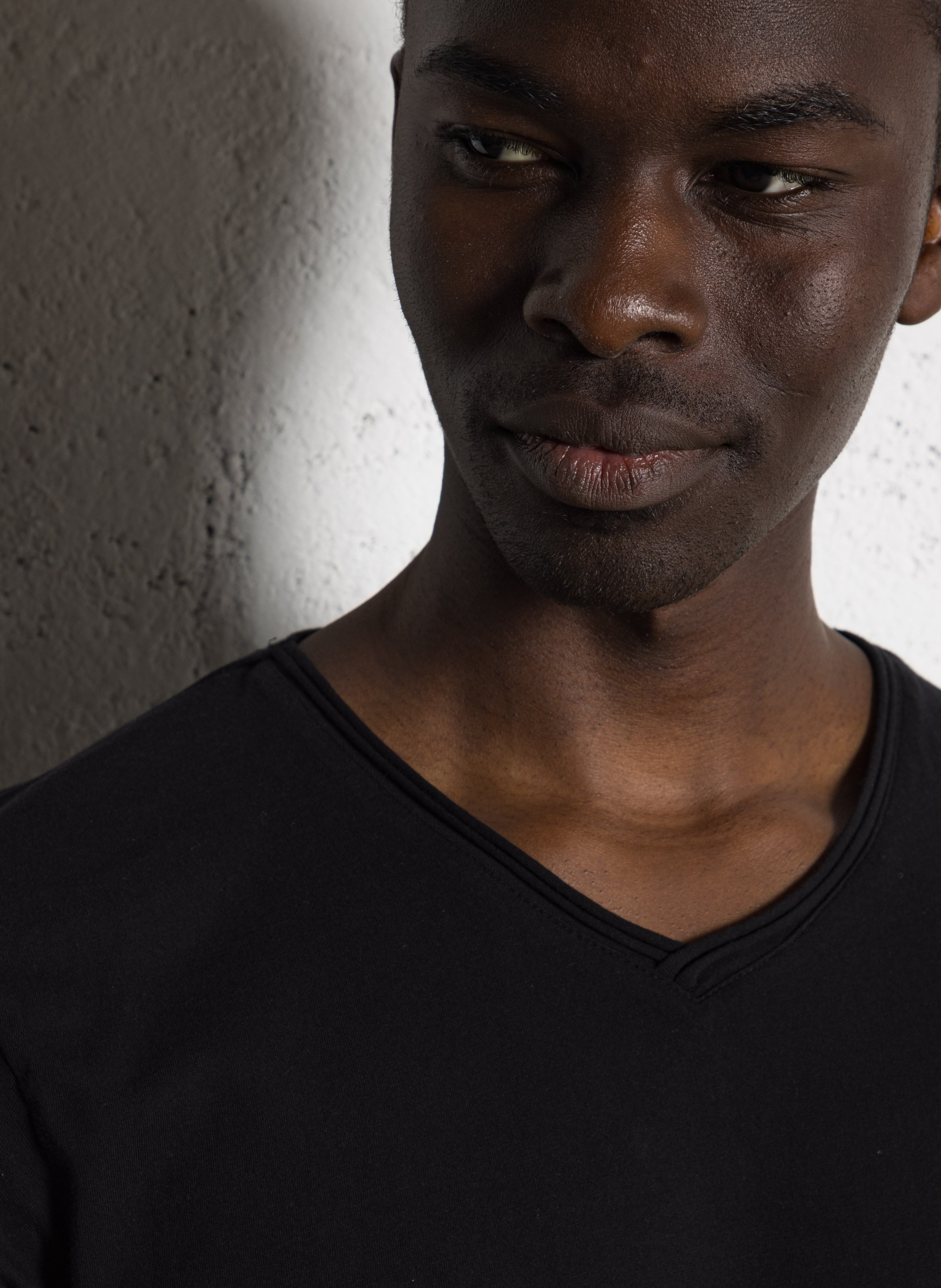 T-shirt dritta con scollo a V arrotolata in cotone LE TEMPS DES CERISES Nero