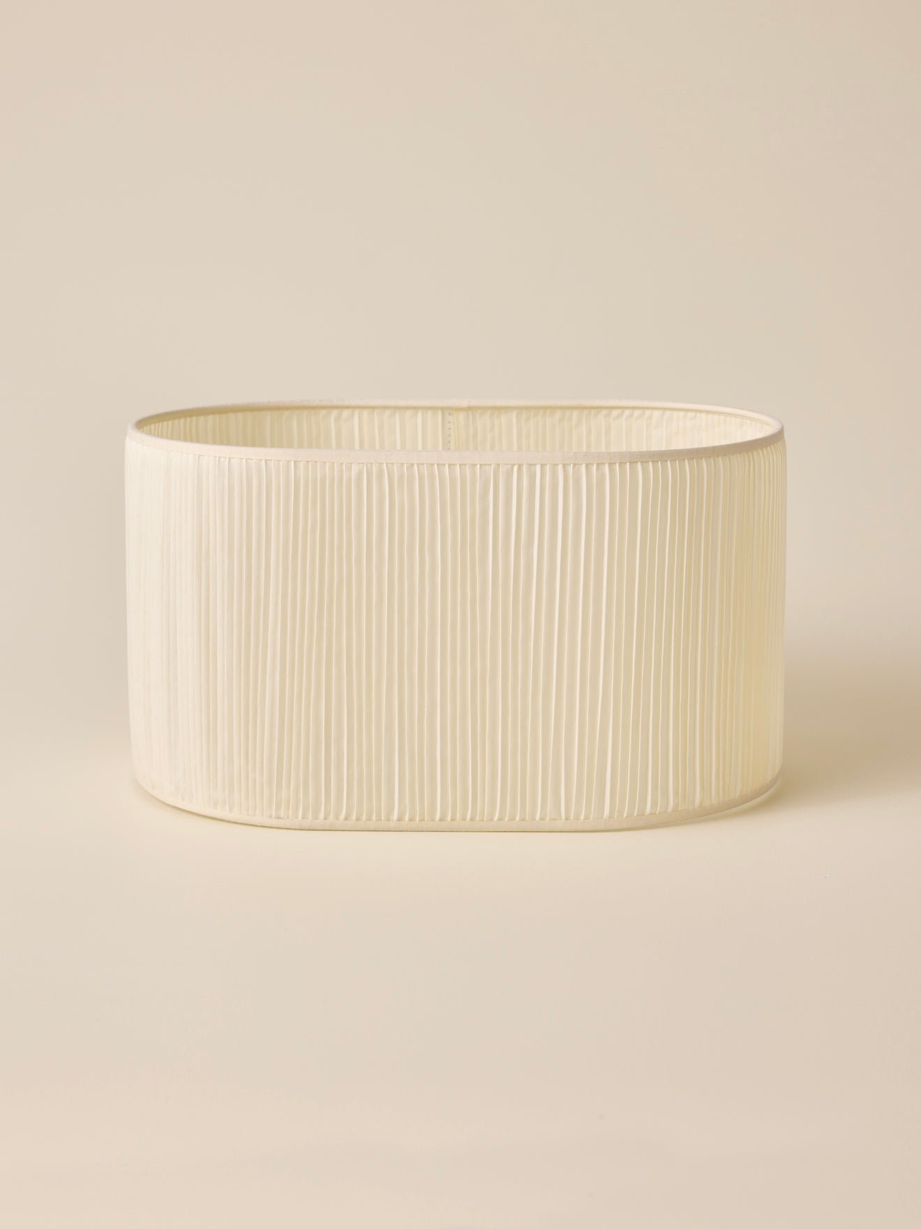 Oval pleated lampshade - large model victory CYRILLUS White