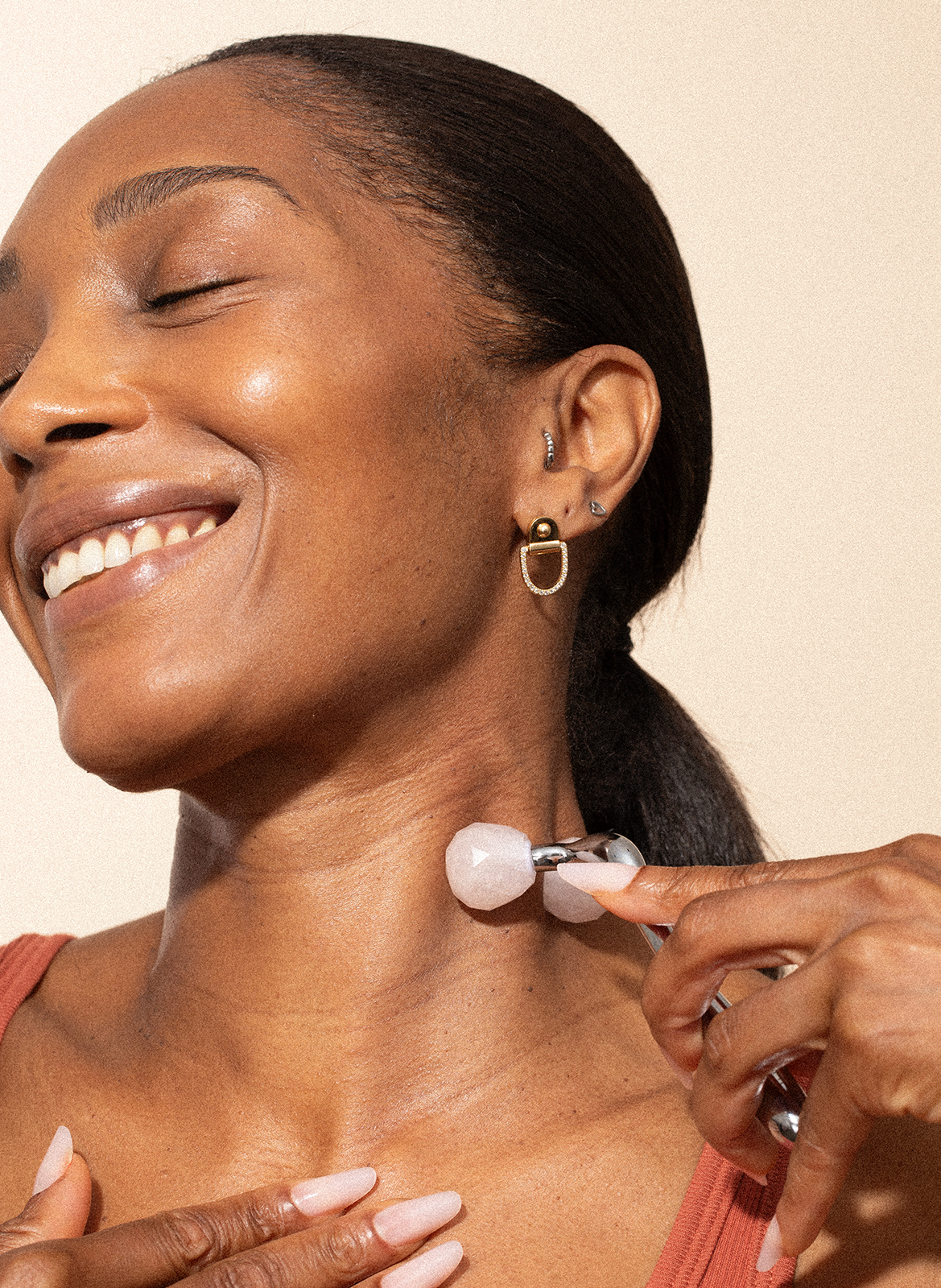 Roller V liftant visage en Quartz Rose HOLIDERMIE No color