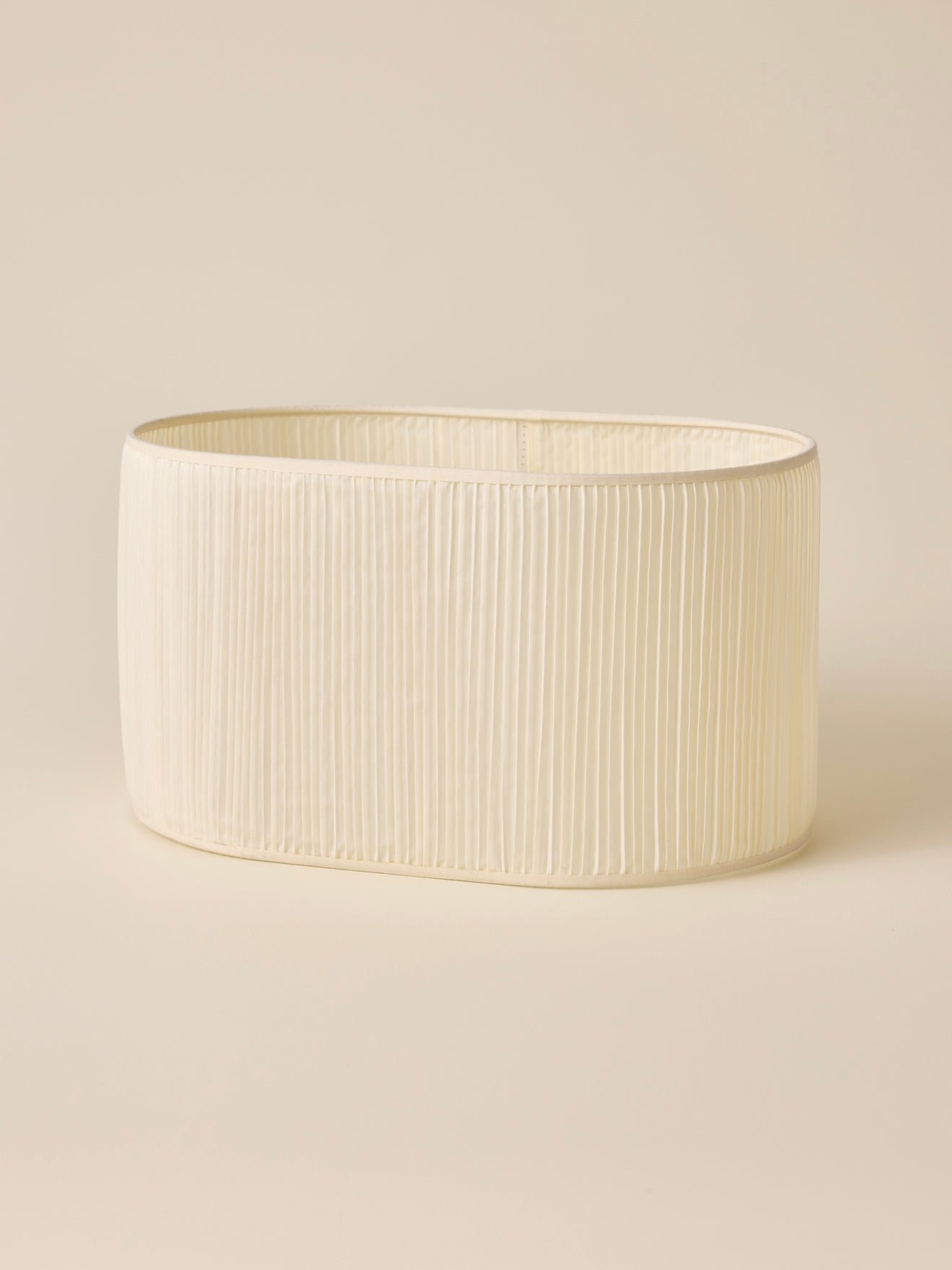 Oval pleated lampshade - large model victory CYRILLUS White