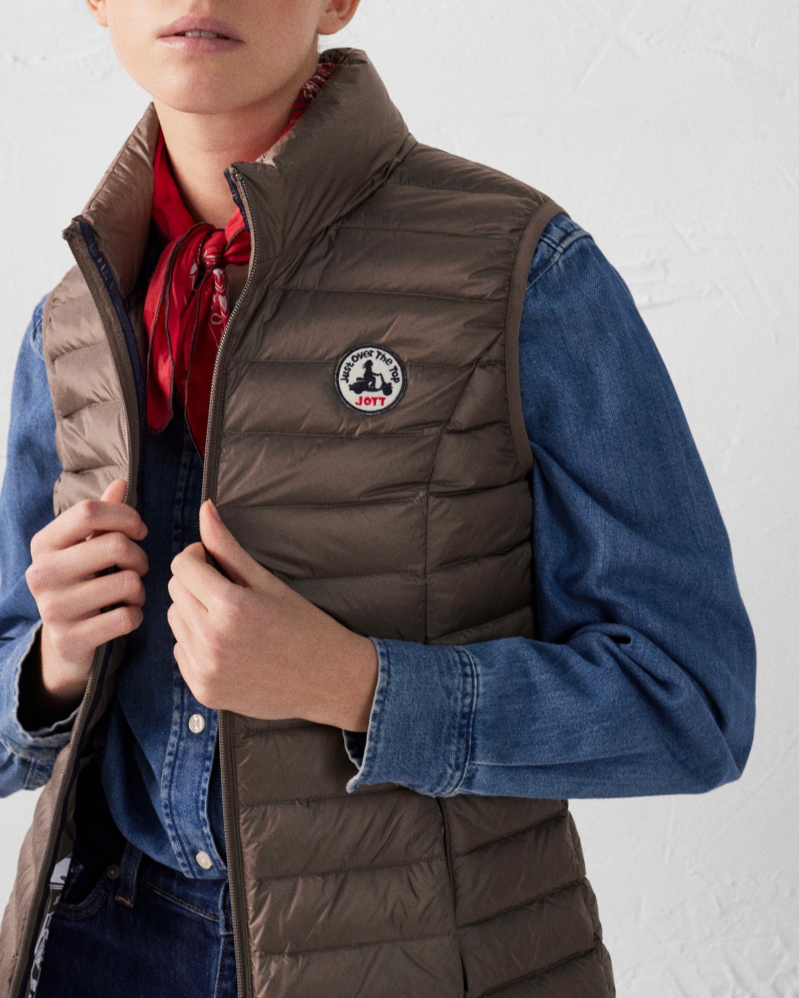 Sleeveless lightweight down vest seda JOTT Beige