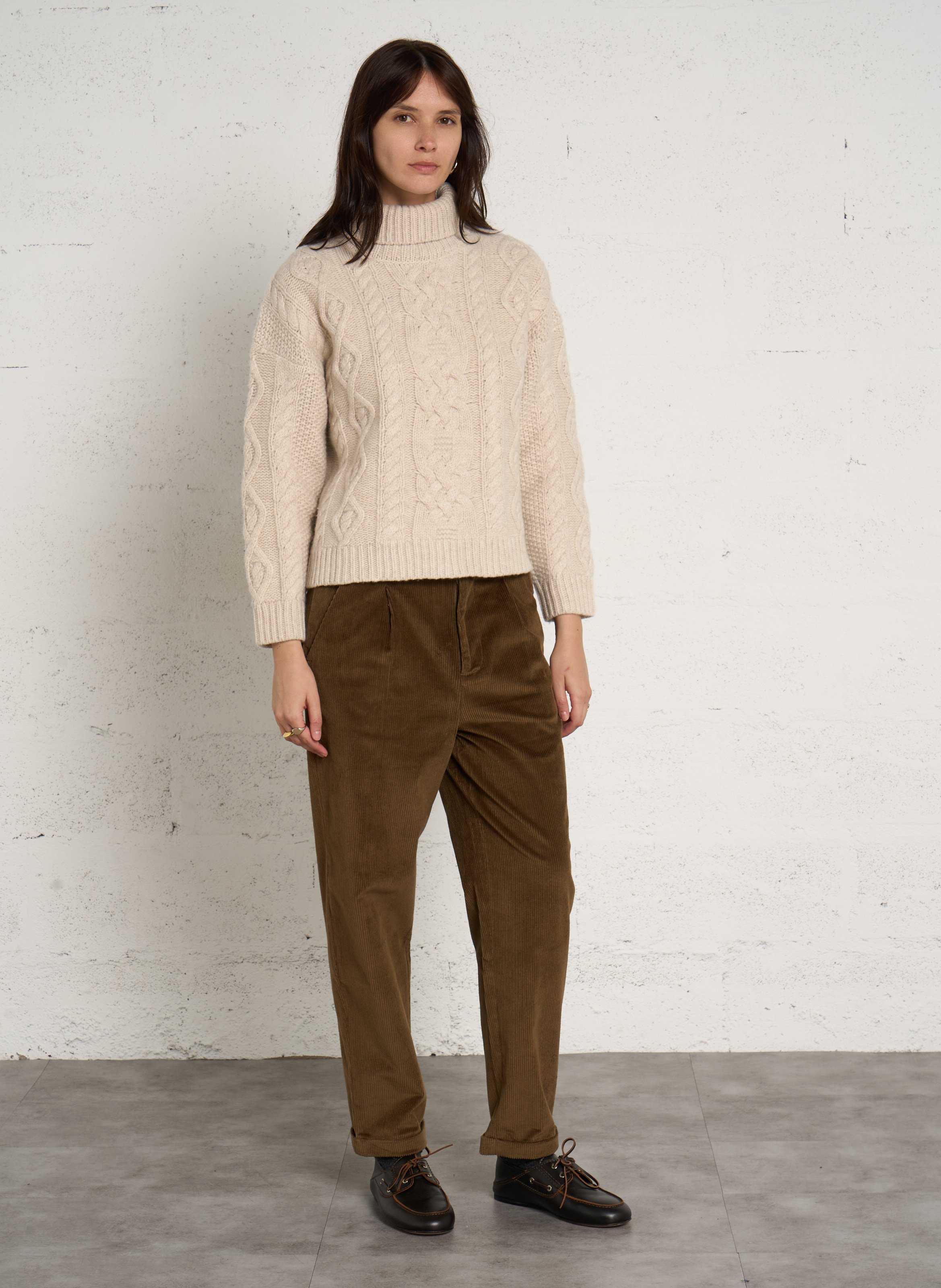Rechte wollen coltrui met hoge hals LEON & HARPER Beige