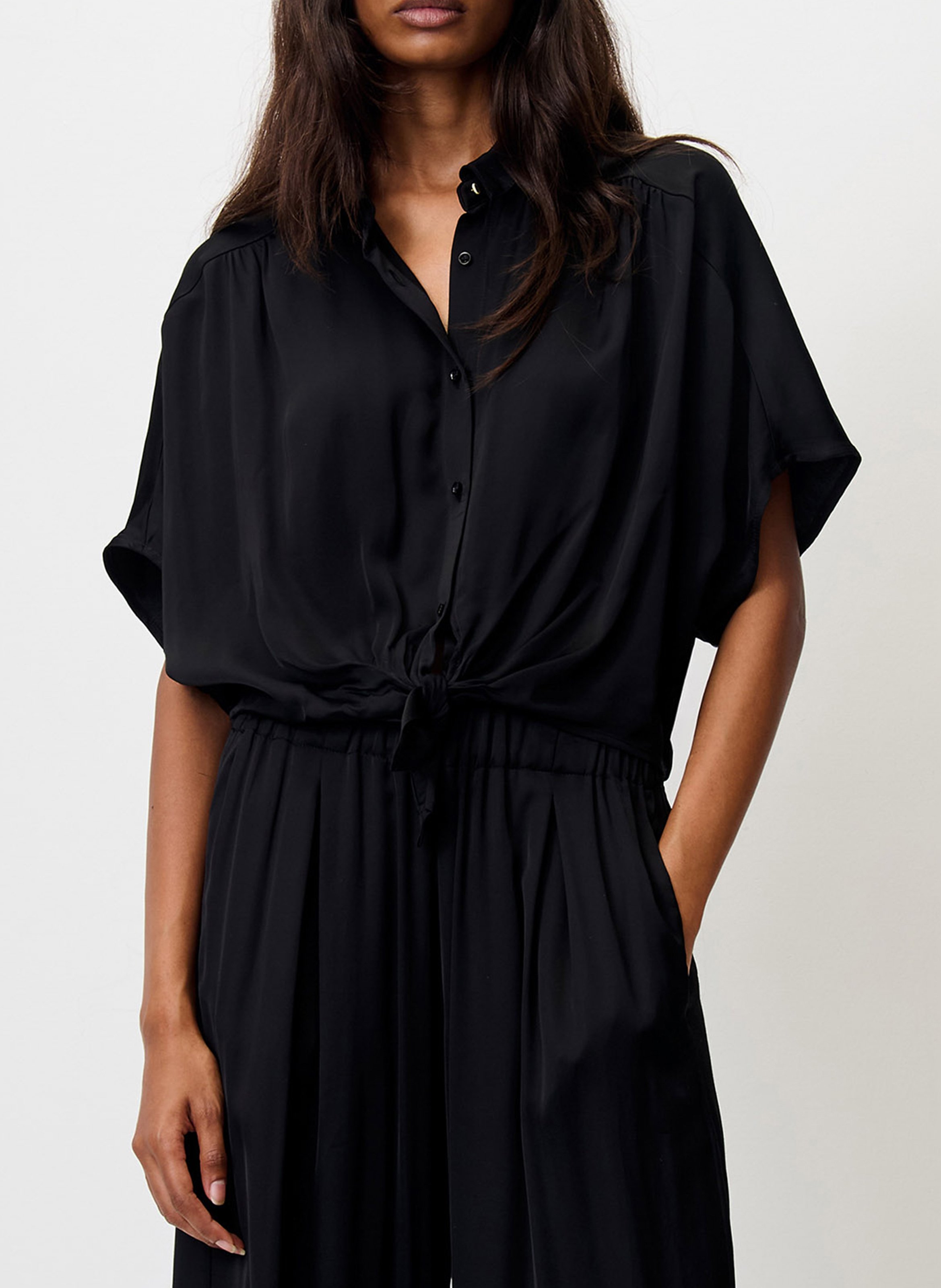 Gerade geschnittene Bluse mit klassischem Kragen SESSUN Schwarz