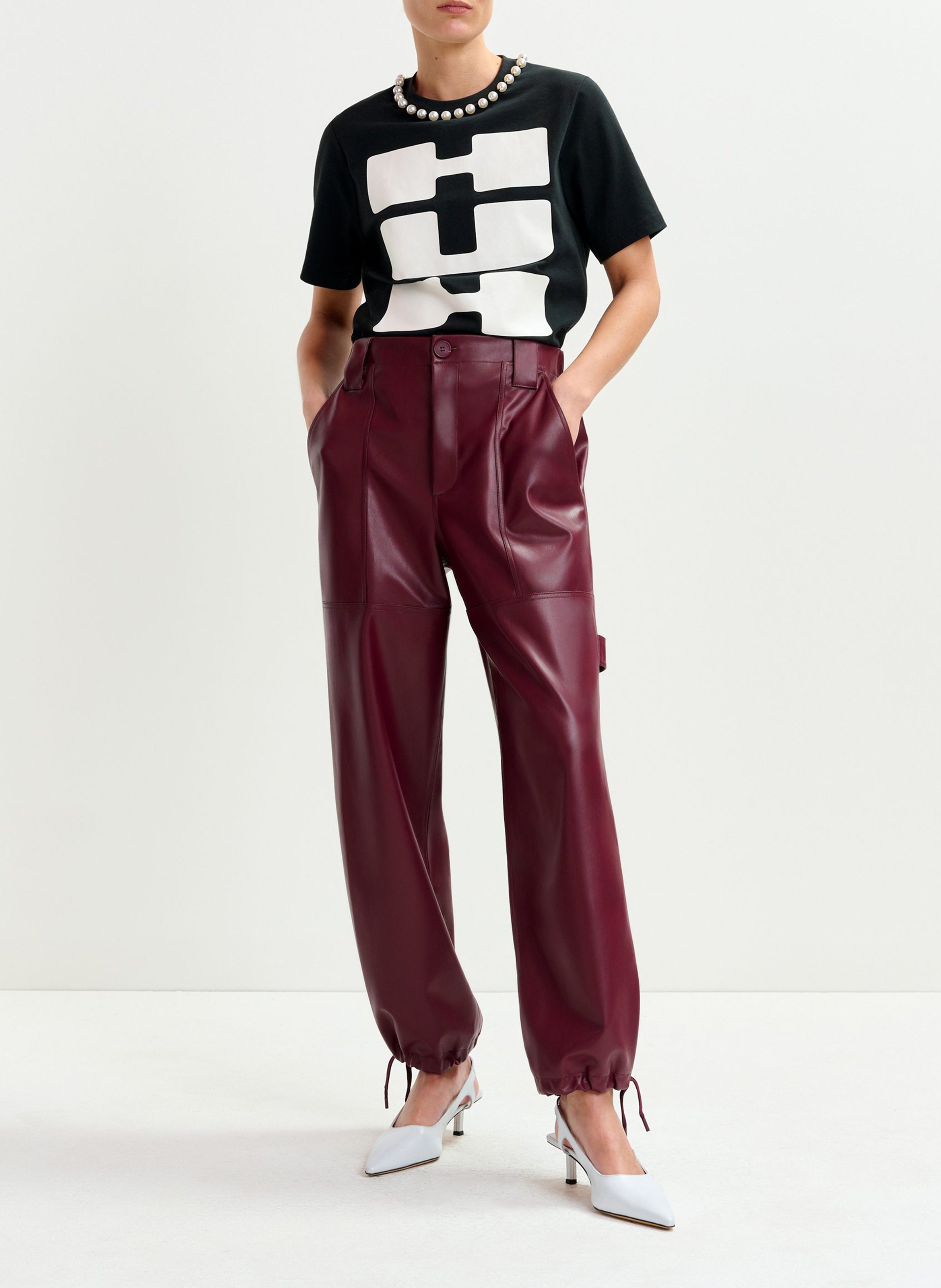 Pantalon droit aspect cuir ESSENTIEL ANTWERP Rouge