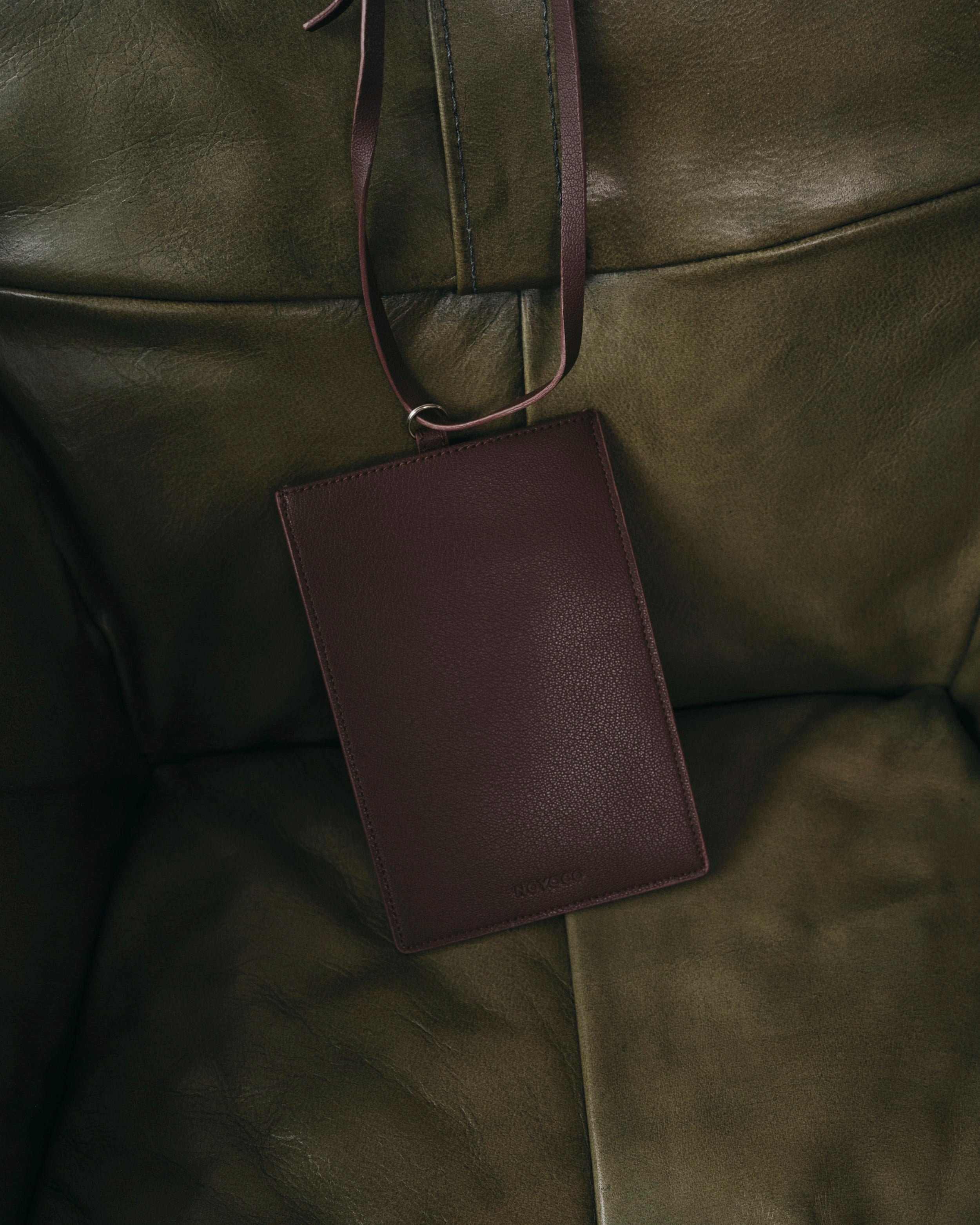 Universal passport holder Noyoco