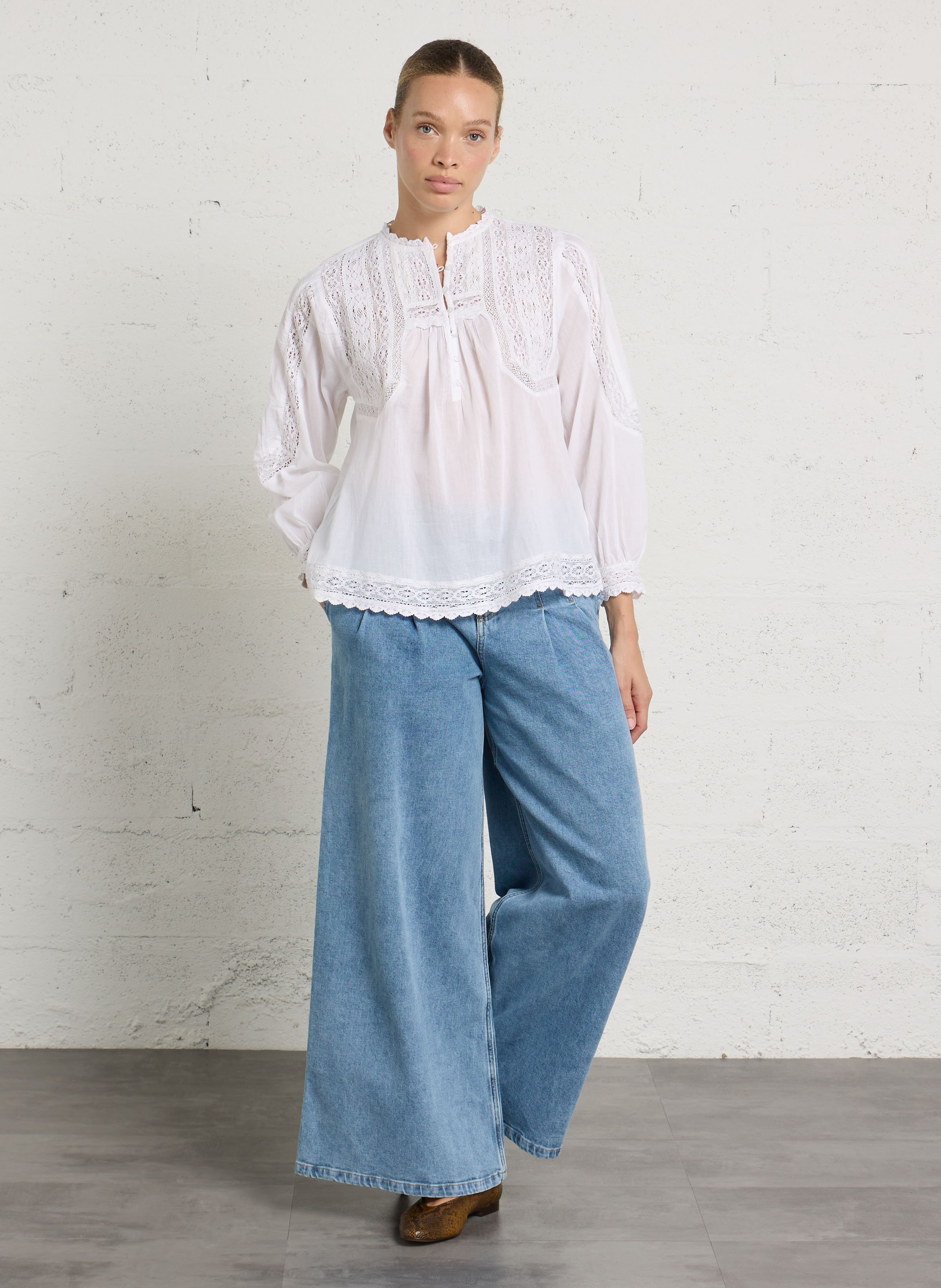 Straight blouse with cotton embroideries SUD EXPRESS White