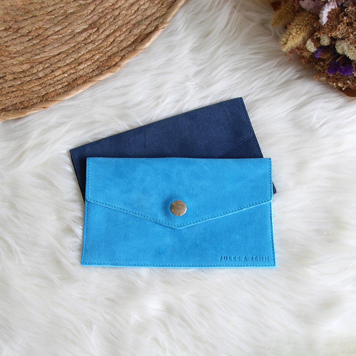 Pochette enveloppe cuir daim upcyclé JULES & JENN Bleu