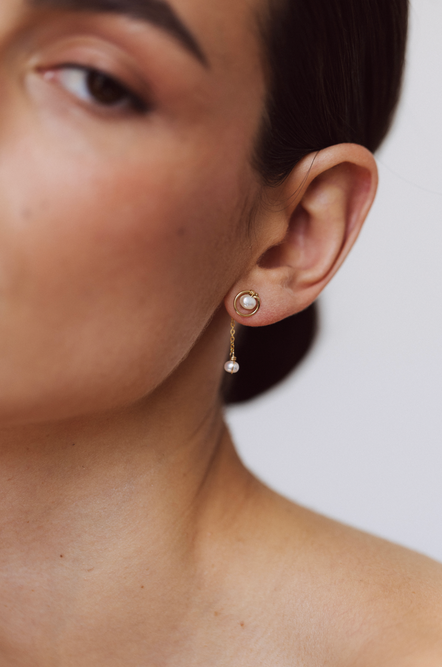 Essential studs - cultured pearl YAY White