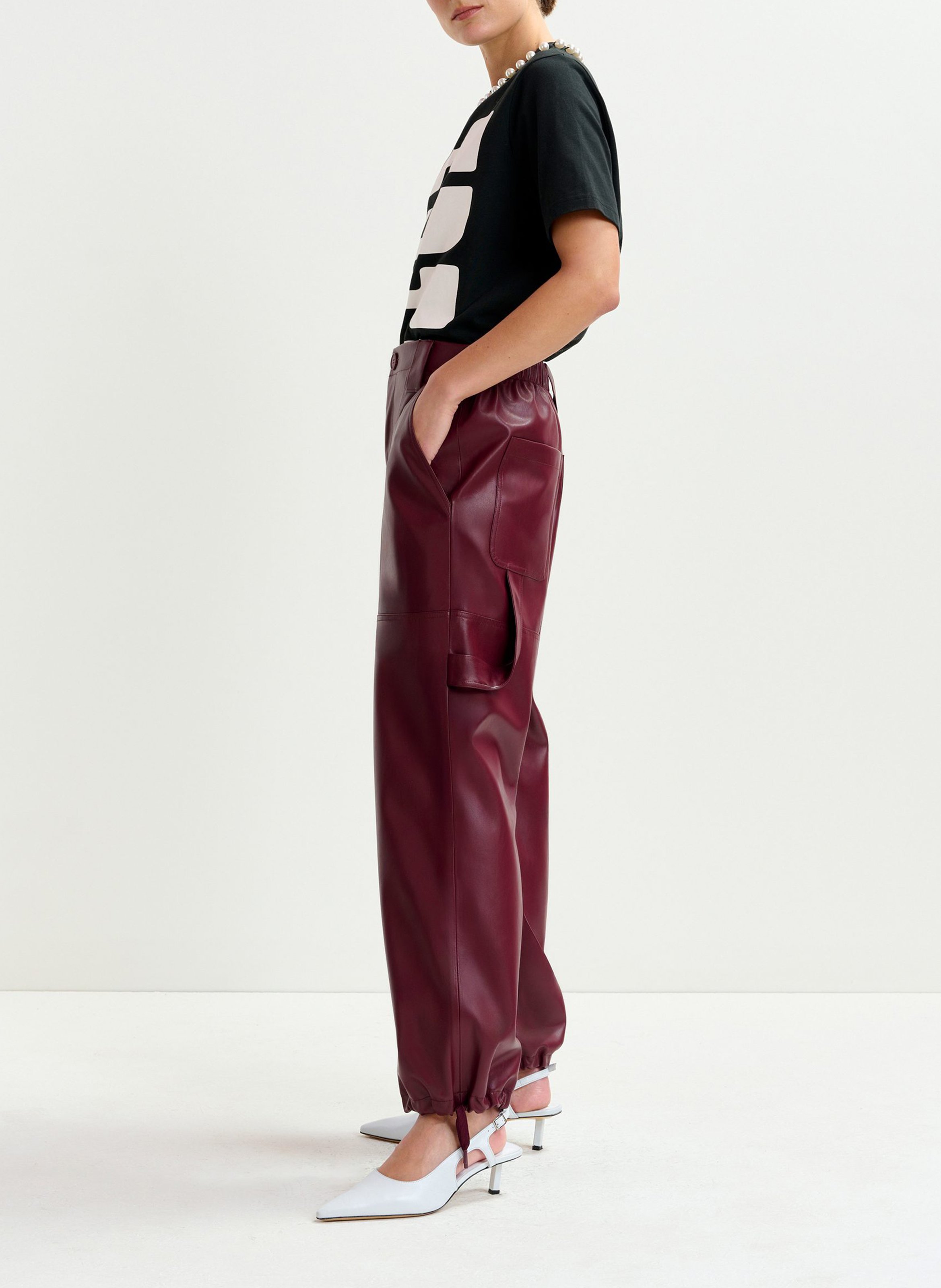 Pantalon droit aspect cuir ESSENTIEL ANTWERP Rouge