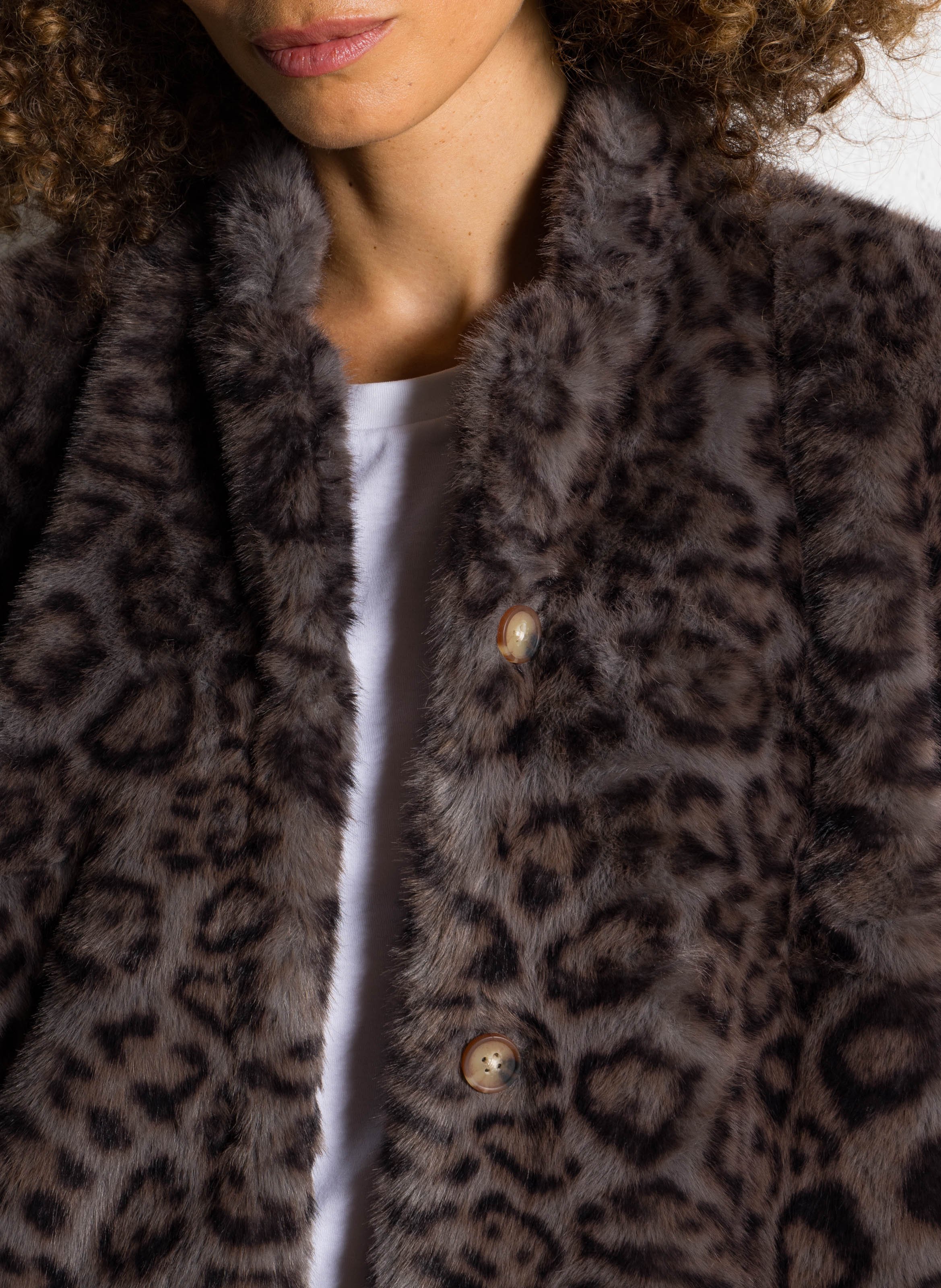 Oversized jas met ronde hals in bedrukte synthetische bont. LAB DIP Grijs