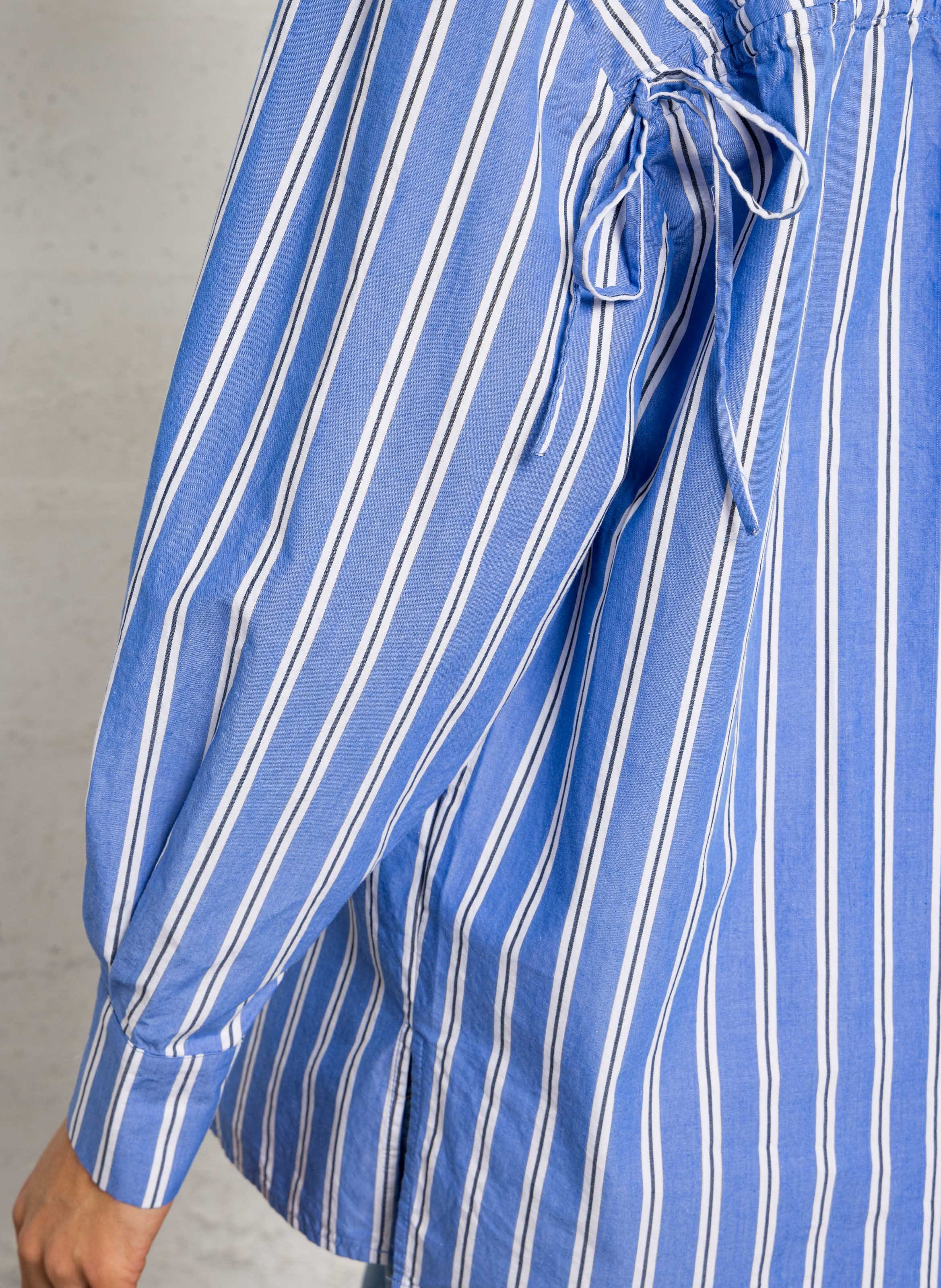 Oversize-Baumwollbluse mit klassischem Kragen und Streifen NORR Blau