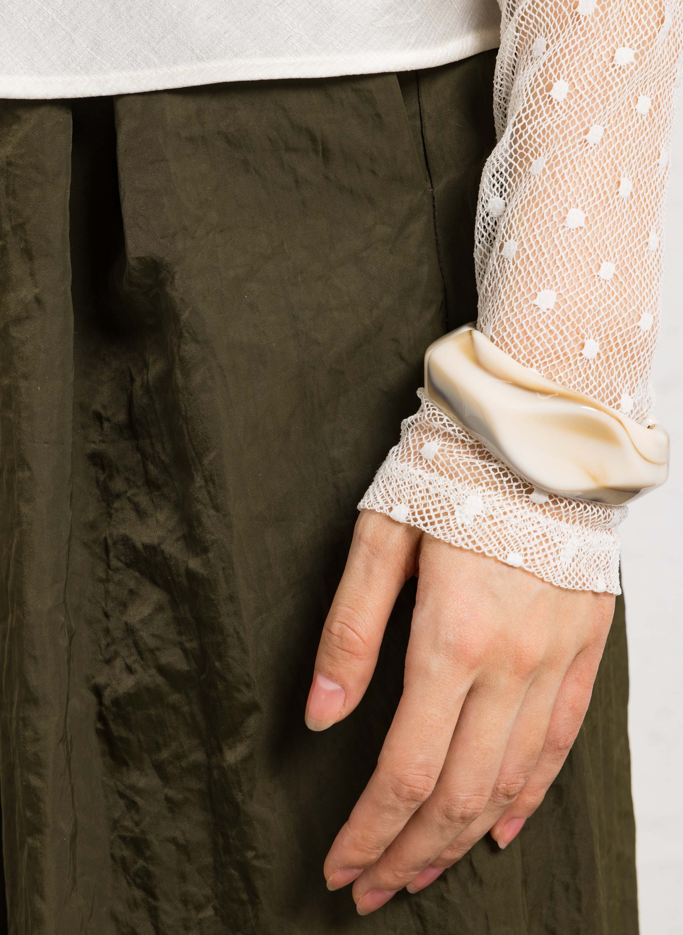 Armband aus Harz AU PRINTEMPS PARIS Beige