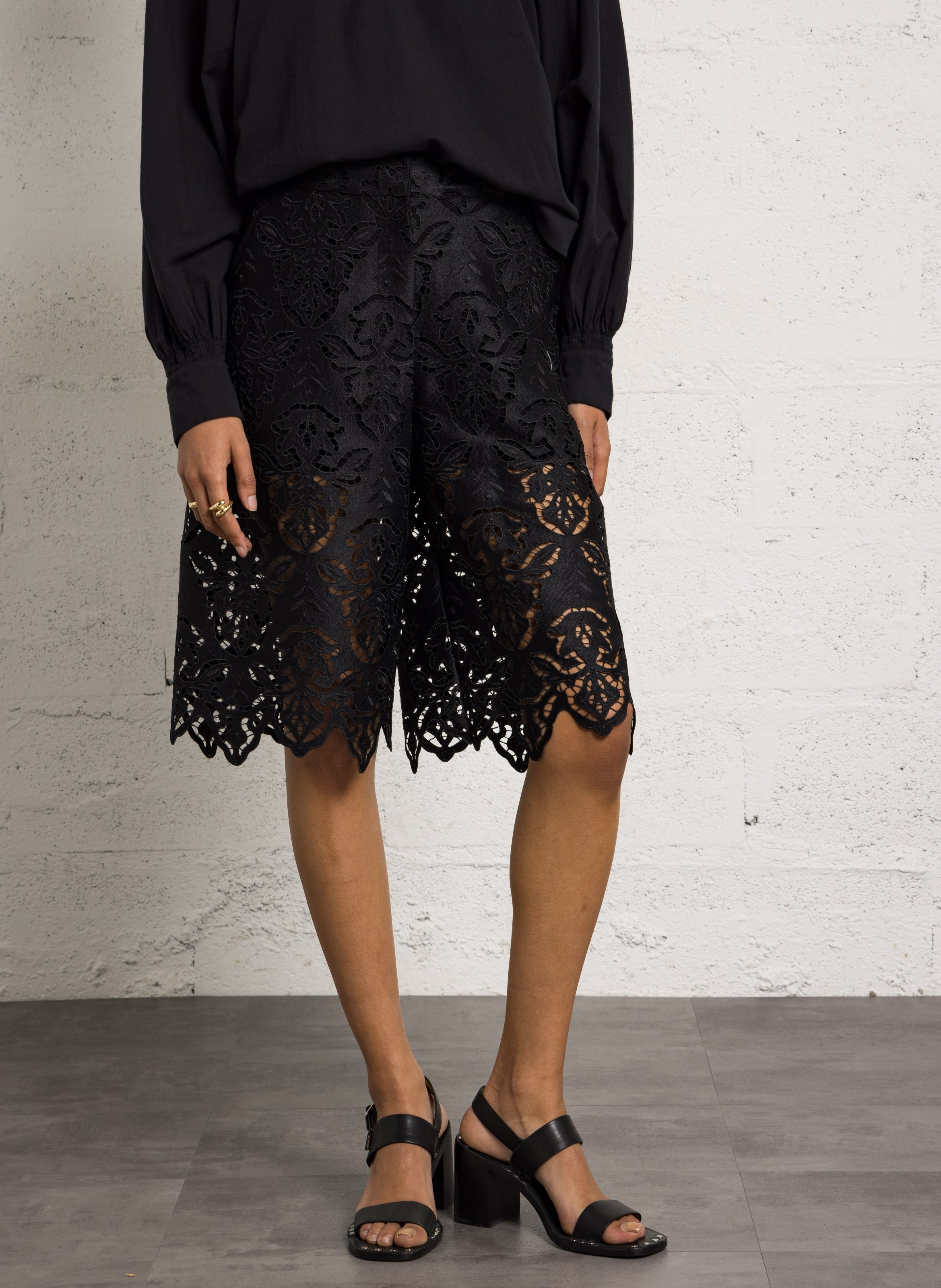 Bermuda recto de encaje BERENICE Negro