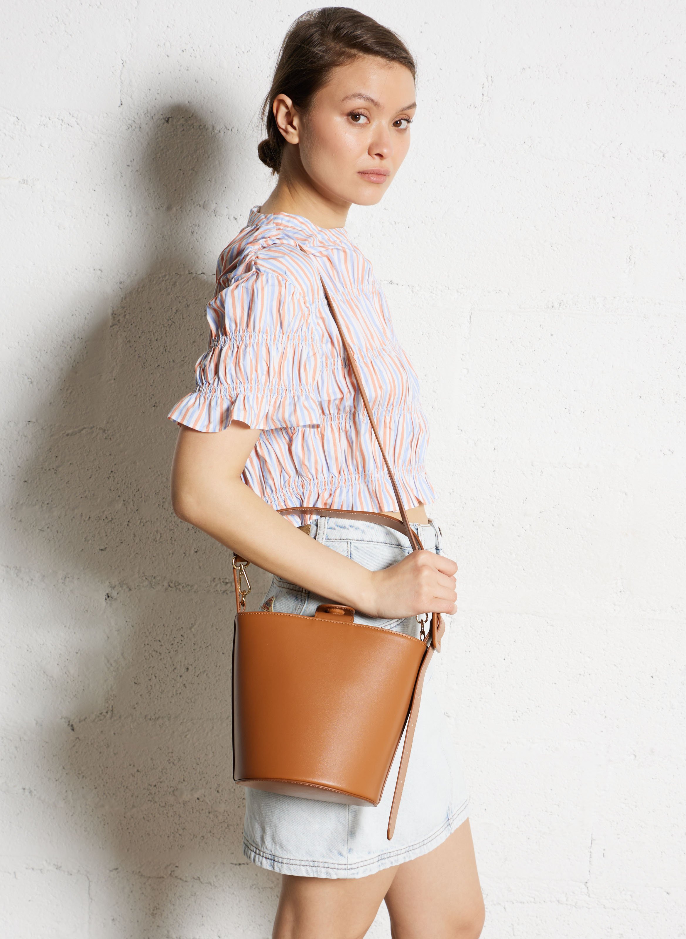 Einfarbige Handtasche aus Leder SAISON 1865 Braun