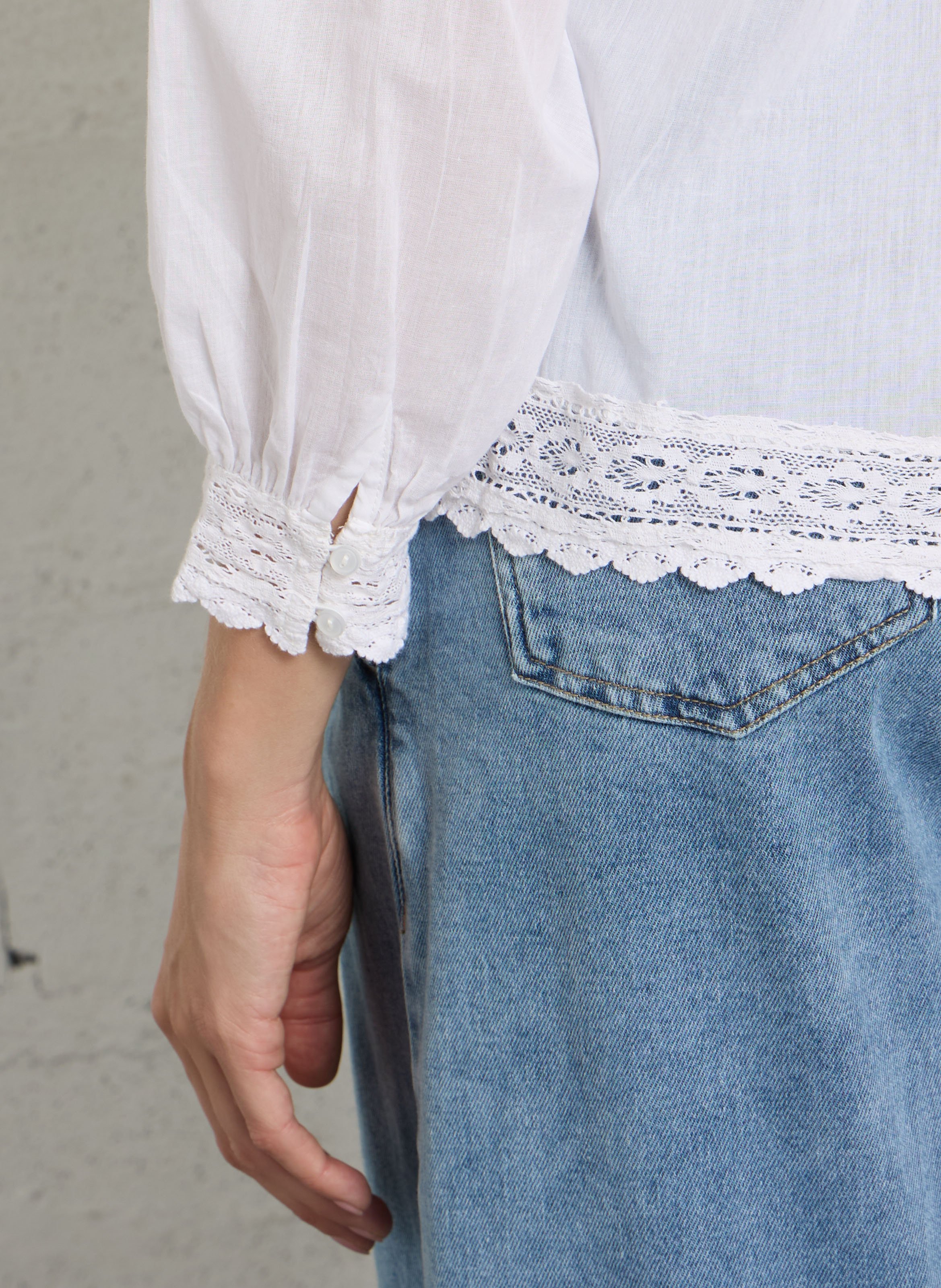 Straight blouse with cotton embroideries SUD EXPRESS White