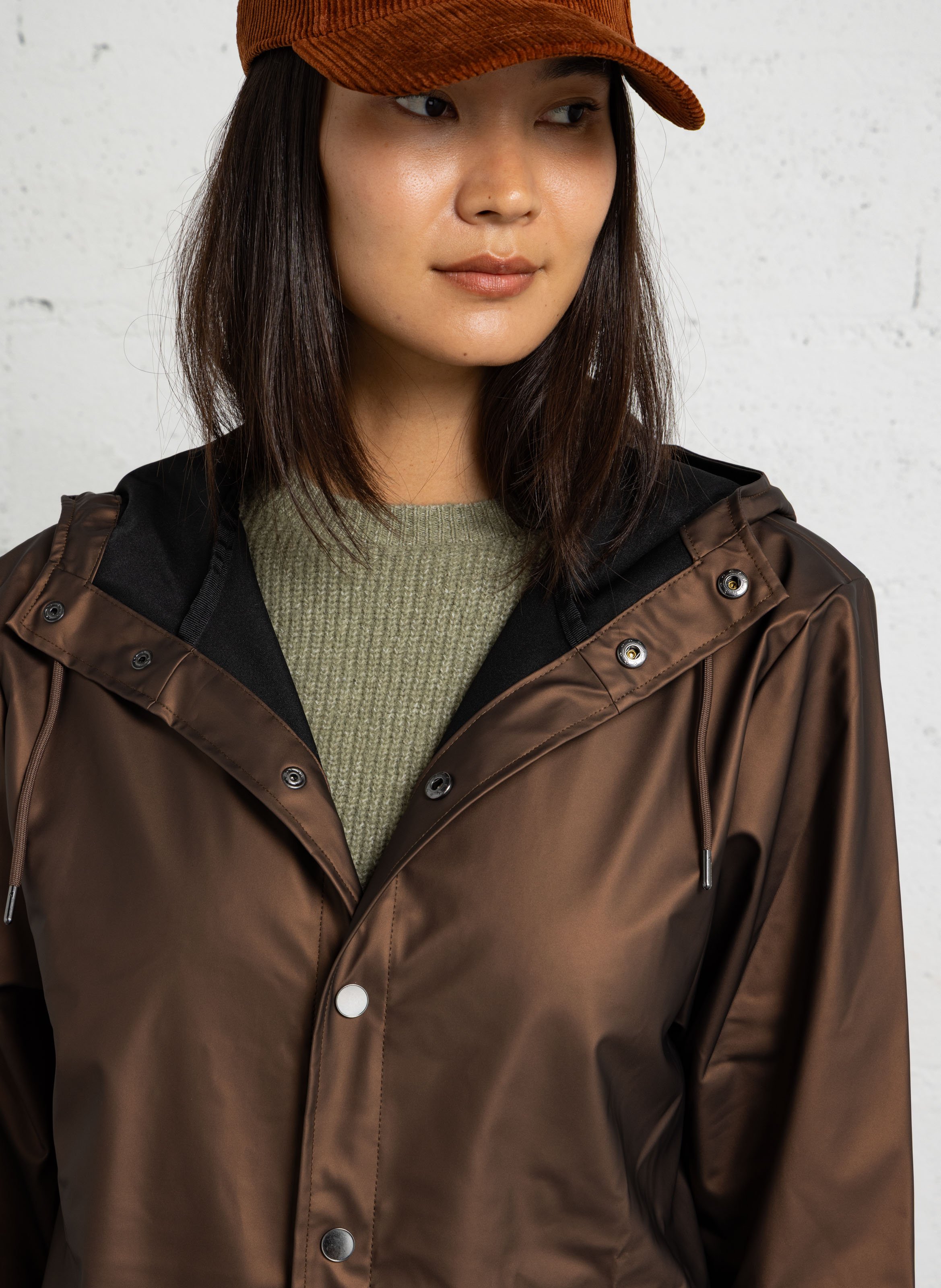 Jacke mit Stehkragen und metallischem Kapuze RAINS Braun