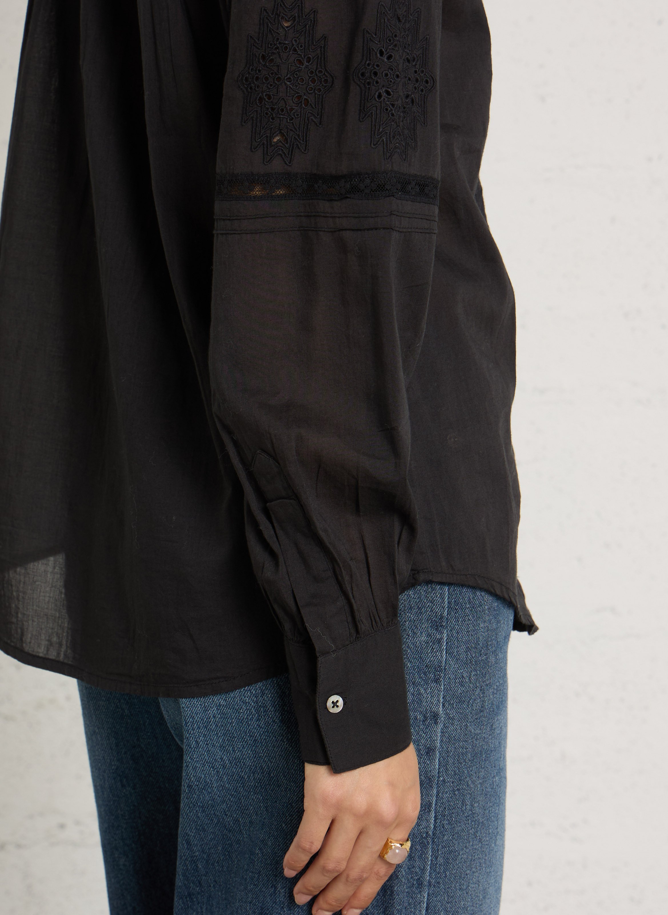 Rechte katoenen blouse met geborduurde ronde hals HARTFORD Zwart