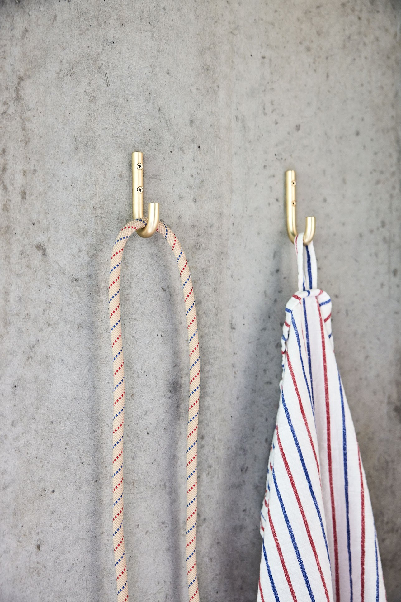 Set of 2 metal coat hooks OYOY LIVING DESIGN Green