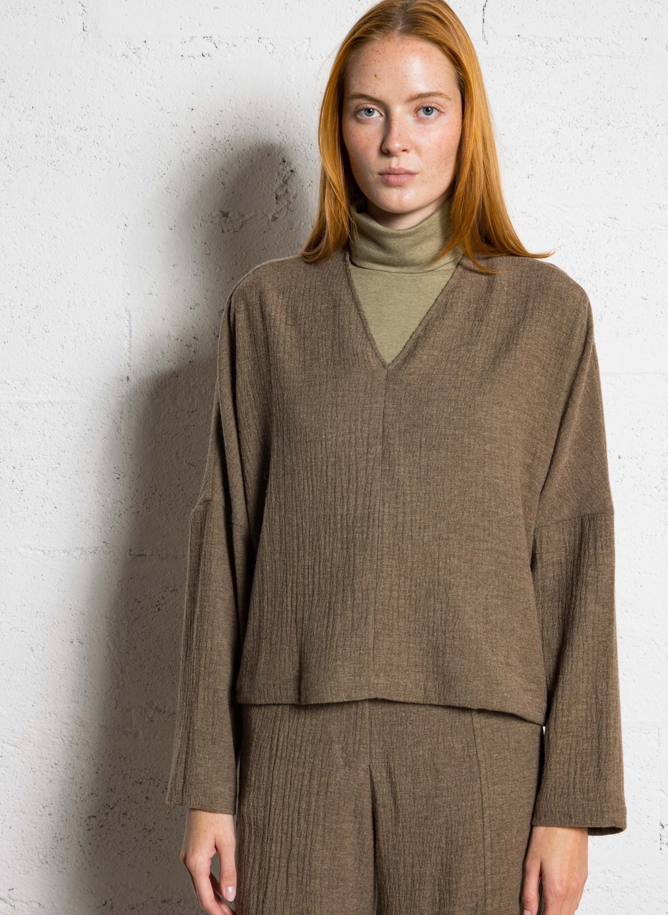 Weit geschnittenes Top mit V-Ausschnitt MASSCOB Braun