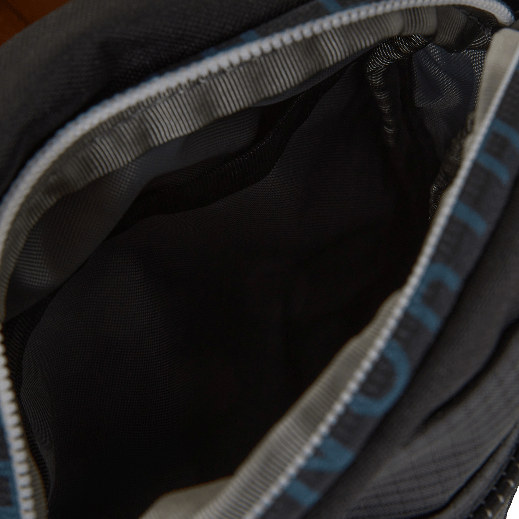 Sac bandoulière broderie logo uni THE NORTH FACE Gris