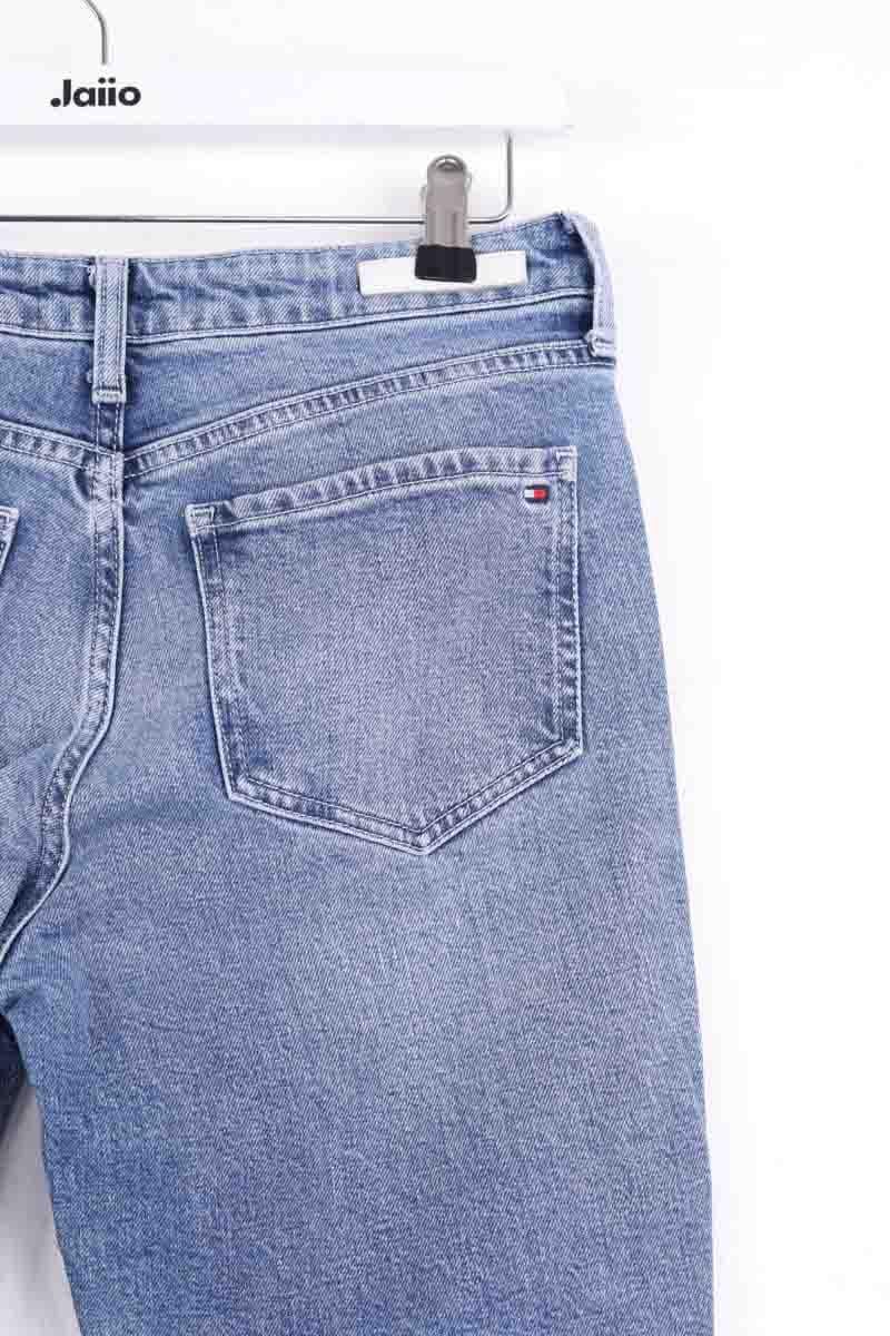 - Straight-leg jeans
- 5 pockets
- Straight cut
- Faded effect TOMMY HILFIGER - SECONDE MAIN Blue